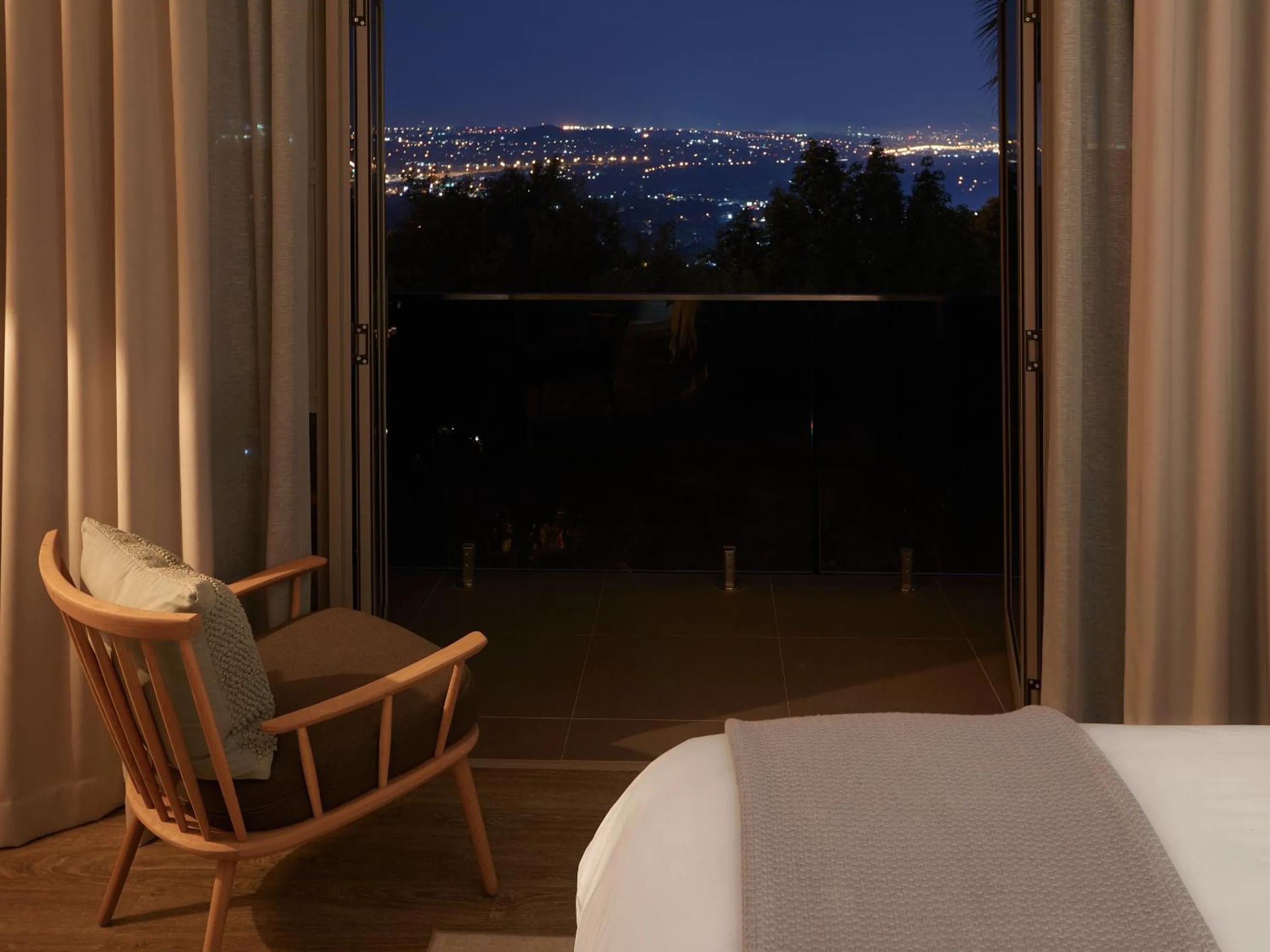 View (from property/room), Bed in The Cliffside Boutique Getaway