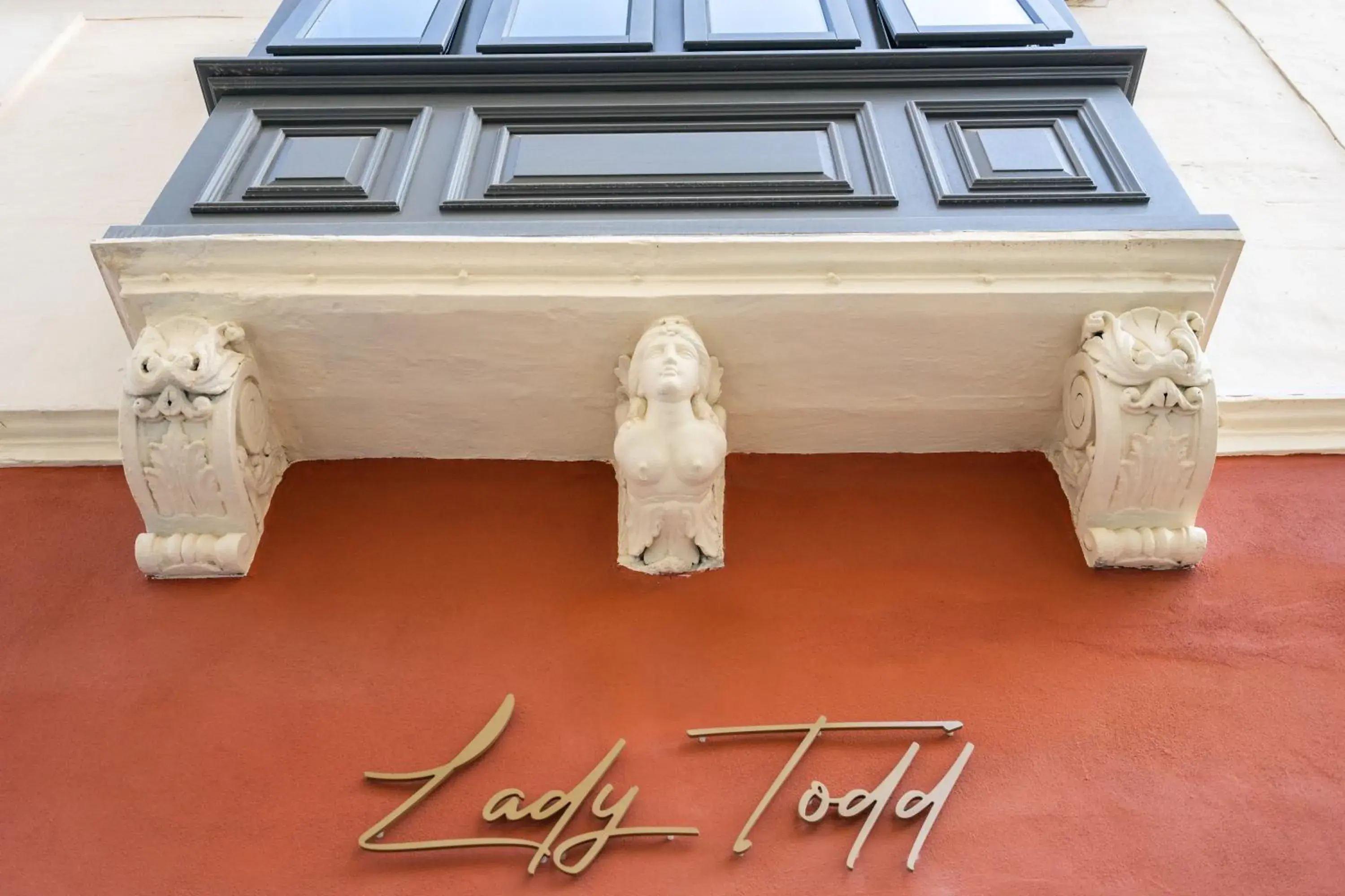 Facade/entrance in Lady Todd Facade/entrance in Lady Todd