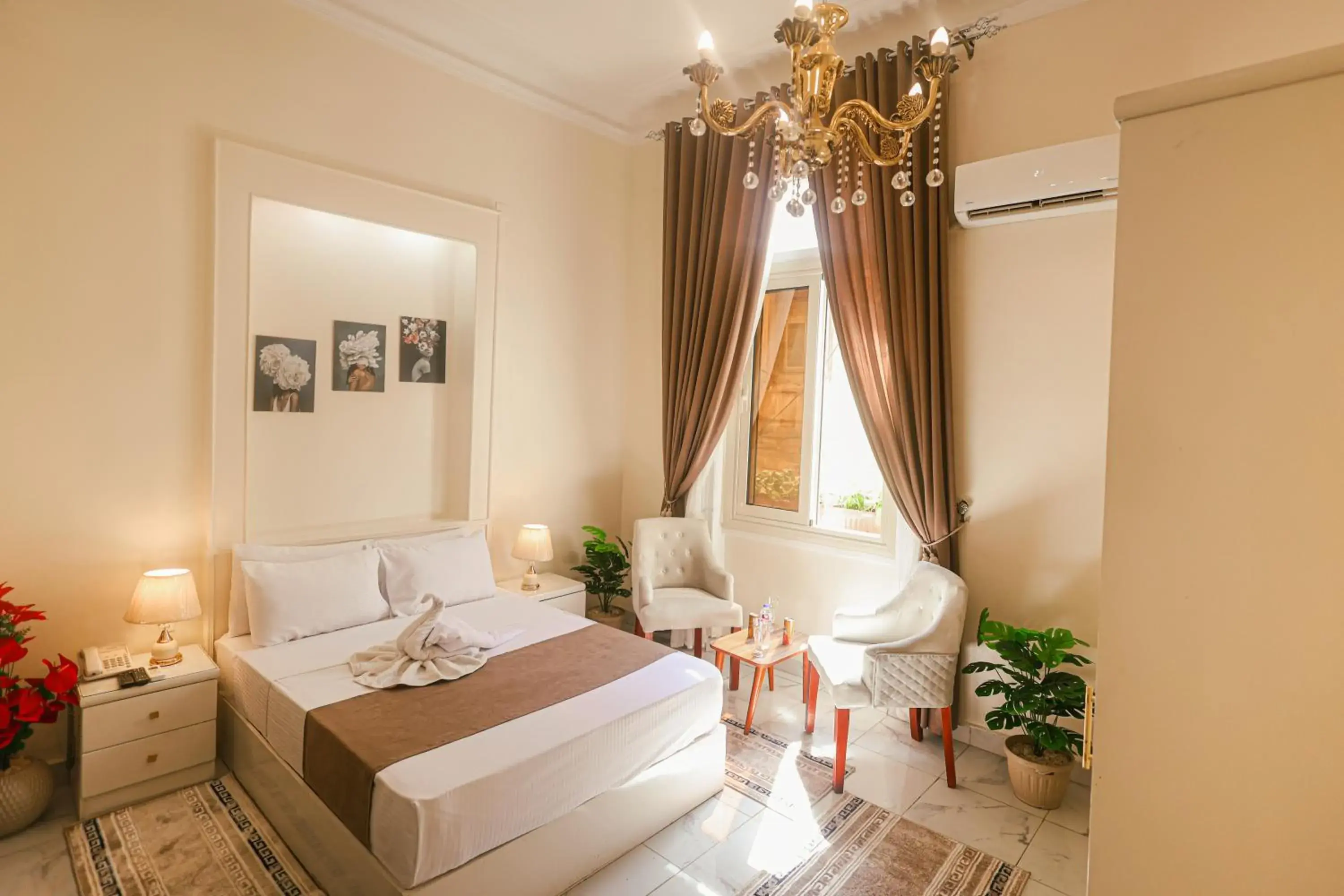 Deluxe Double or Twin Room in Victory Downtown Hotel Deluxe Double or Twin Room in Victory Downtown Hotel