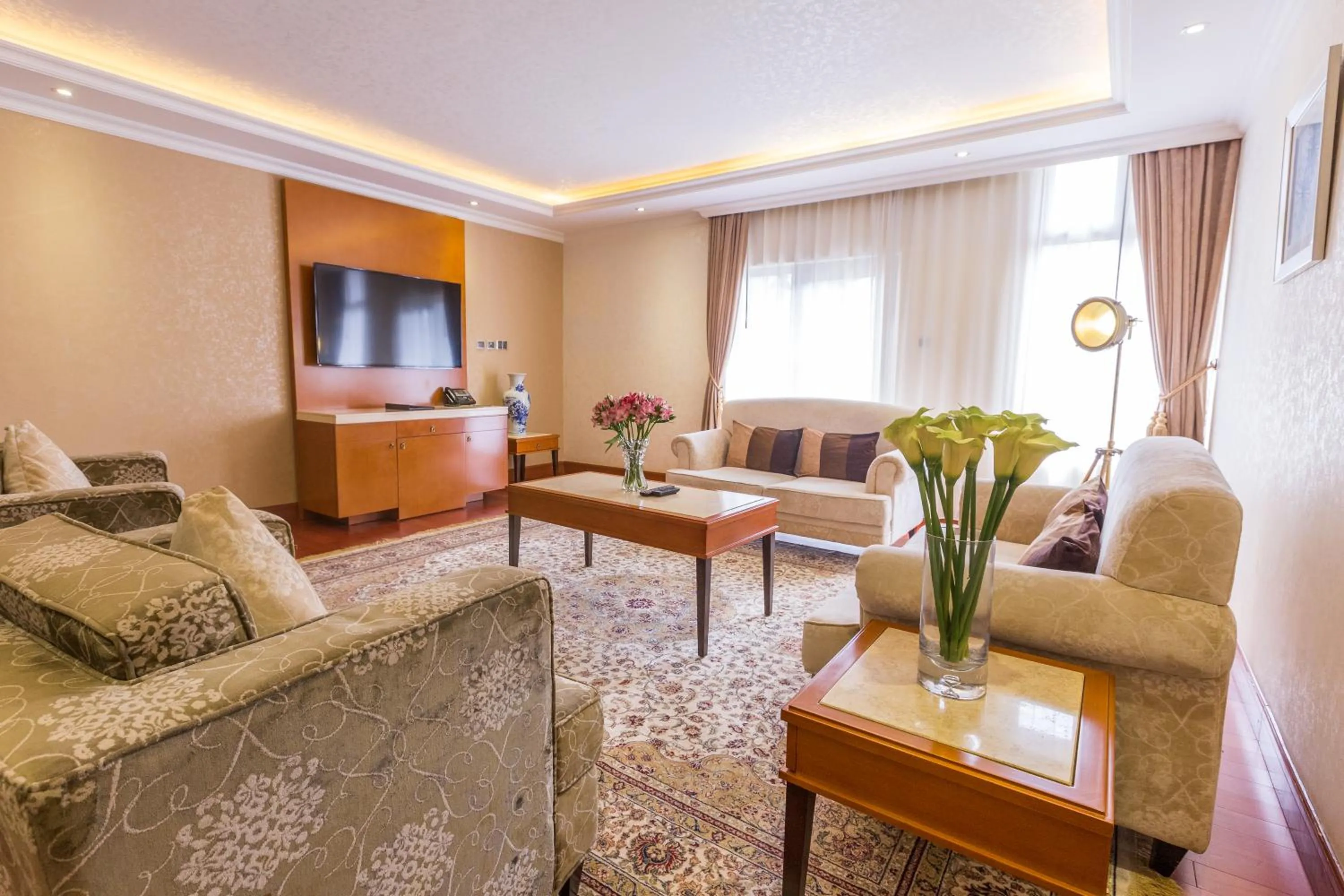 Dining area in Alba Hotel Meru