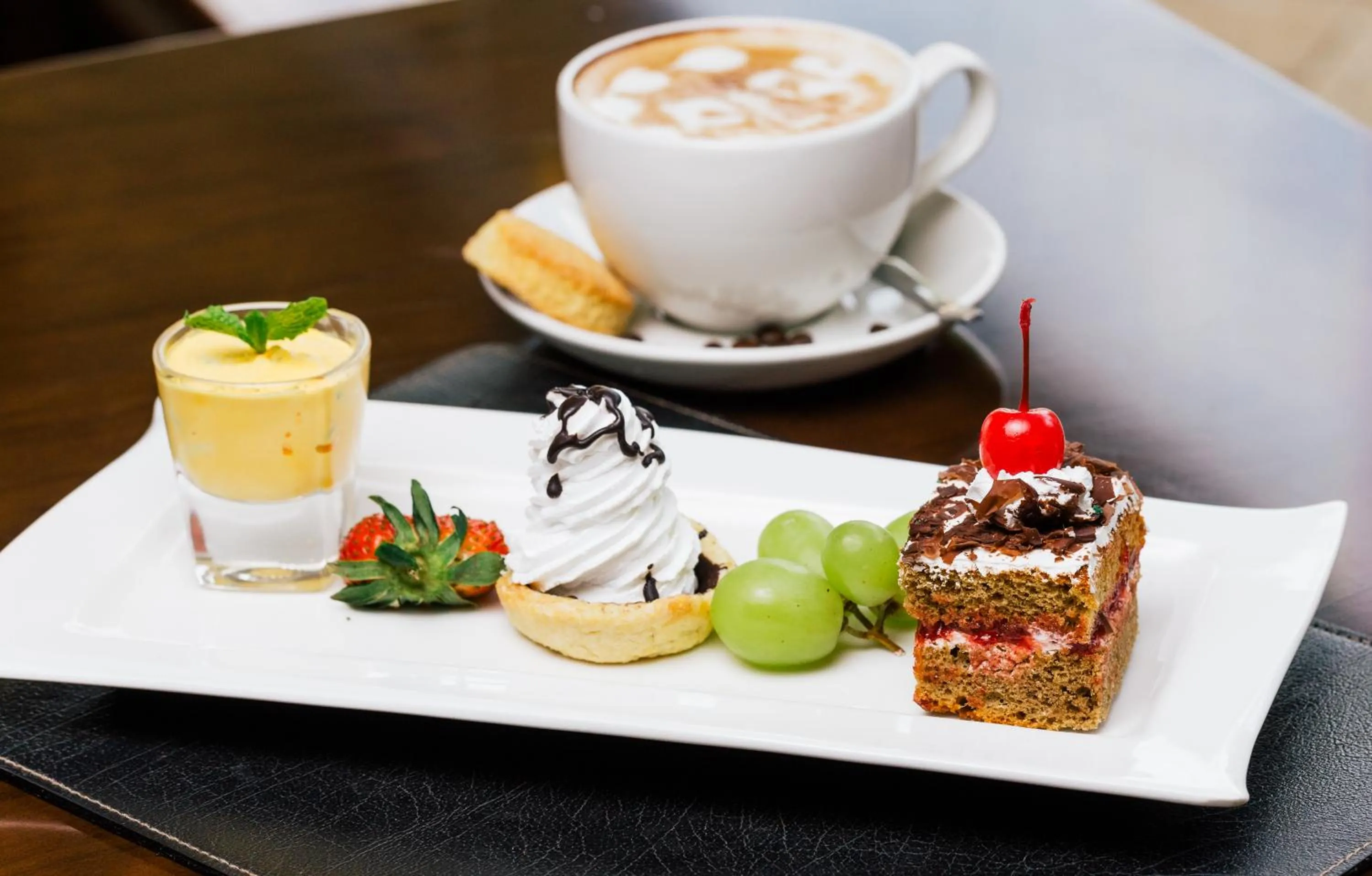 Restaurant/places to eat in Alba Hotel Meru