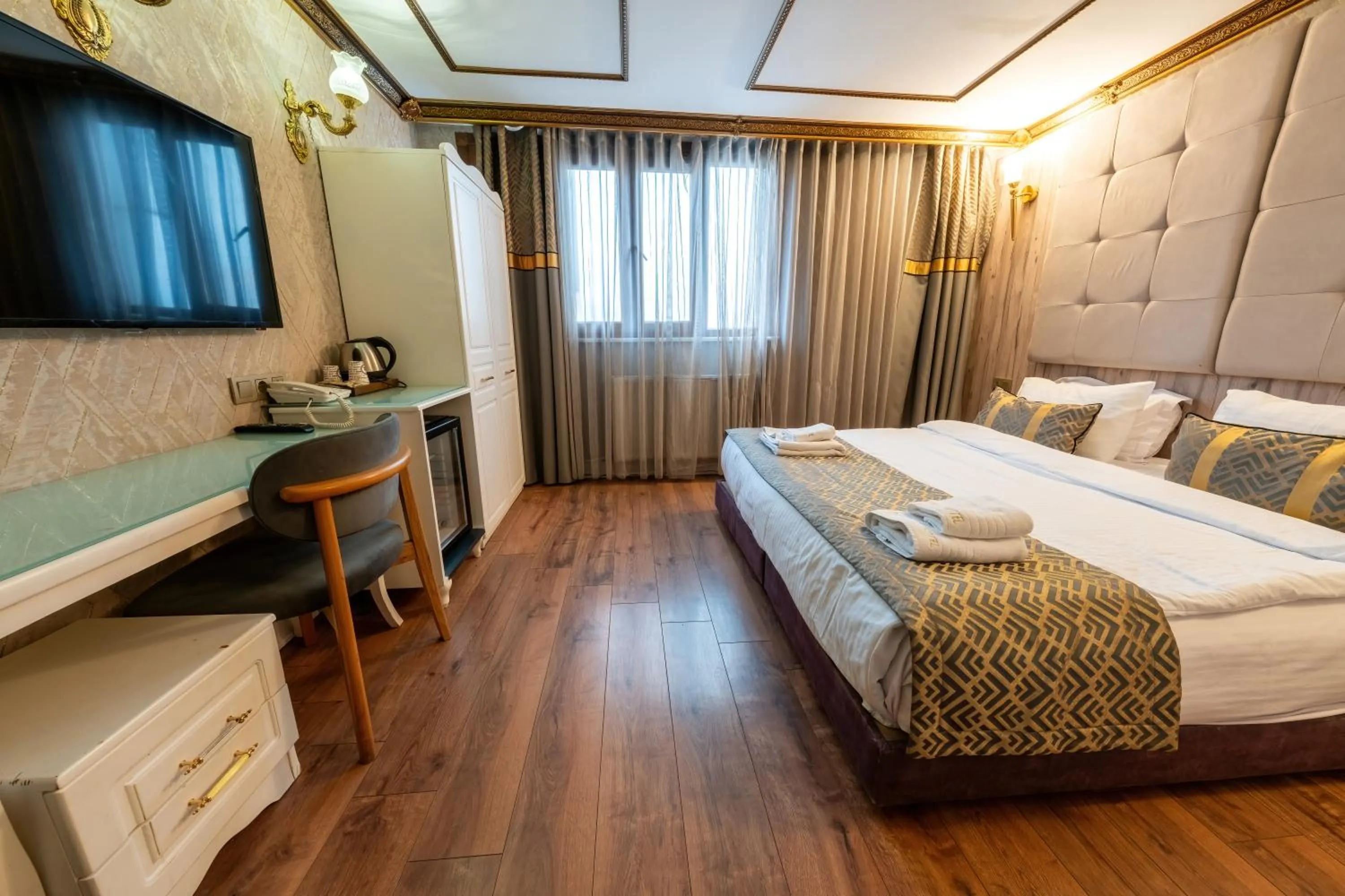 Photo of the whole room, Bed in Diamond Royal Hotel