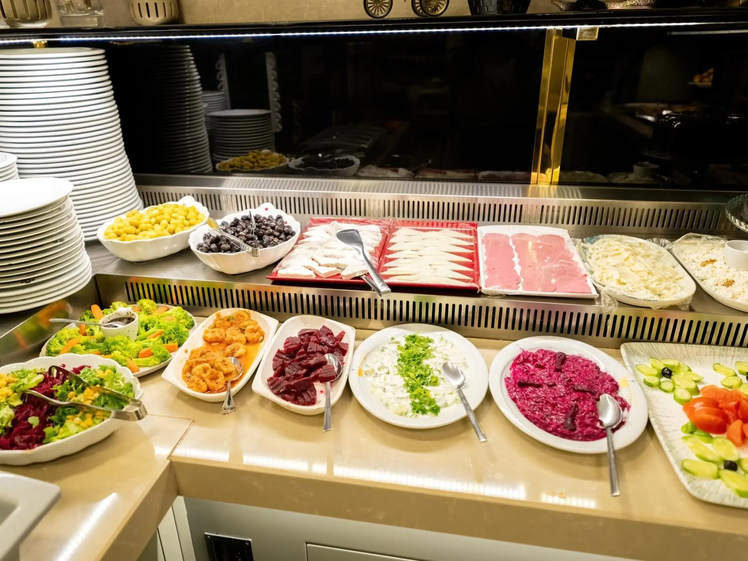 Breakfast in Diamond Royal Hotel Breakfast in Diamond Royal Hotel