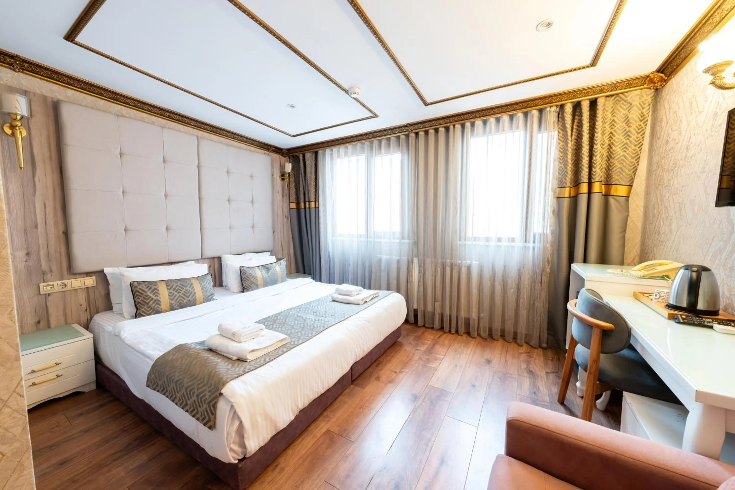 Photo of the whole room, Bed in Diamond Royal Hotel