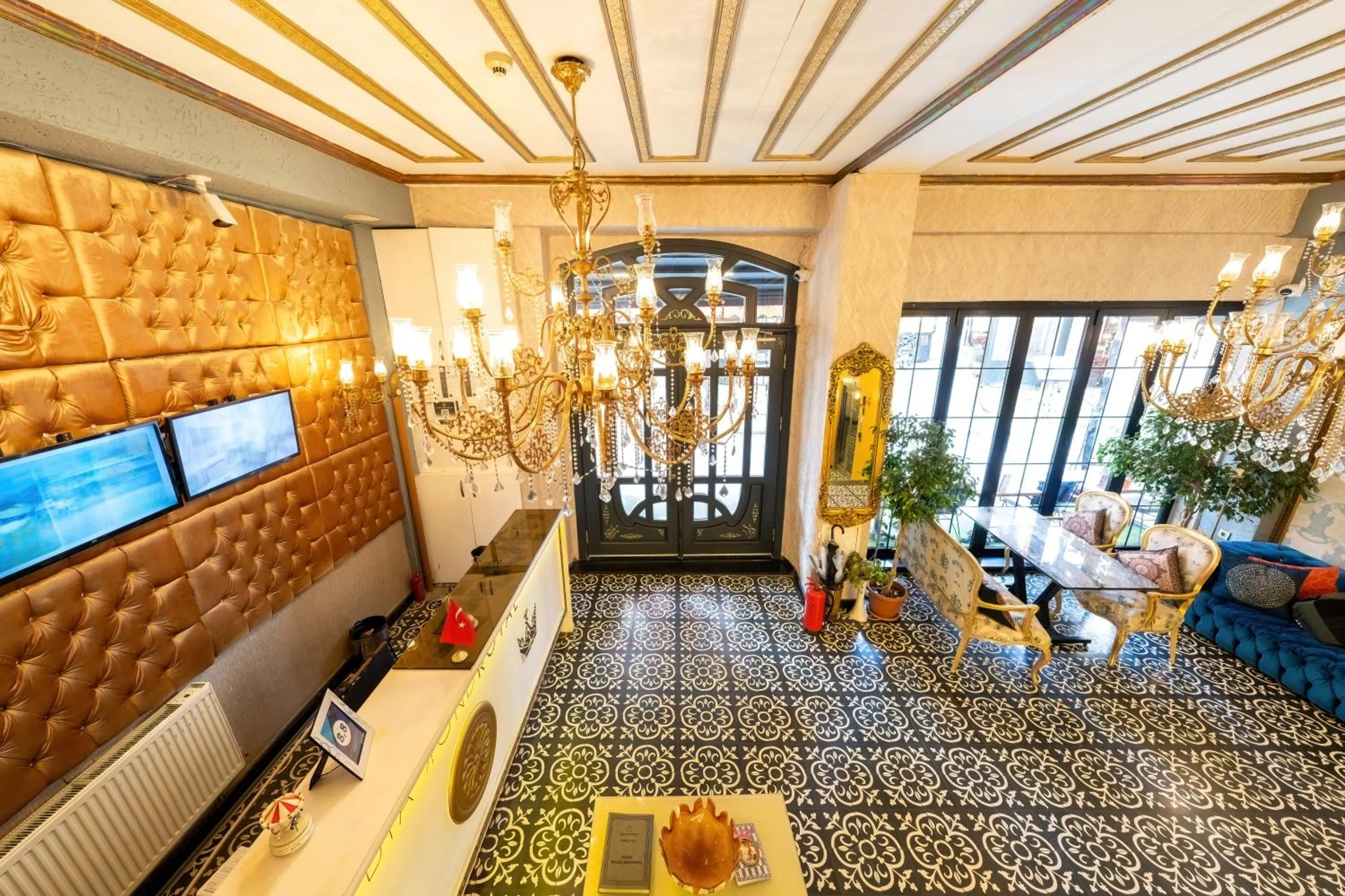 Communal lounge/ TV room in Diamond Royal Hotel