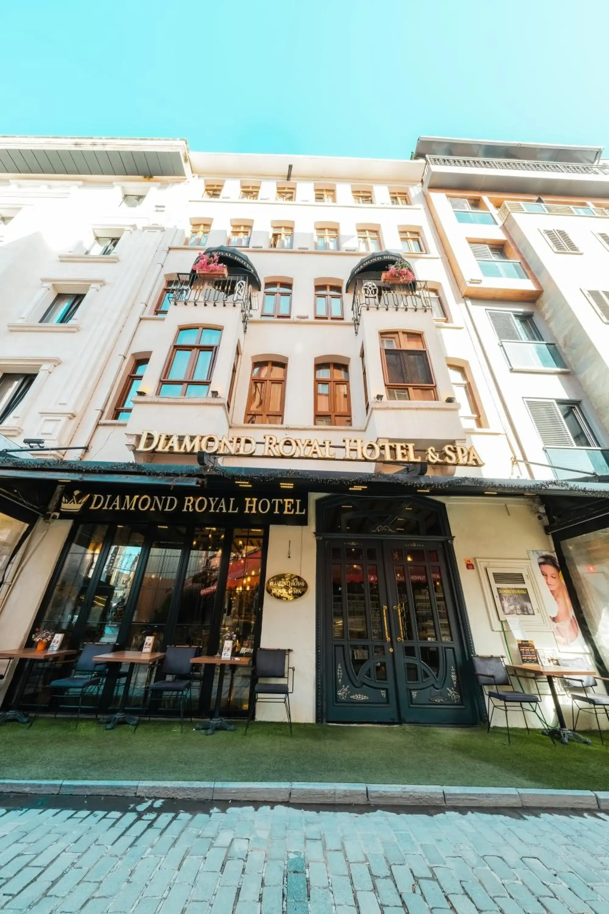 Facade/entrance in Diamond Royal Hotel Facade/entrance in Diamond Royal Hotel