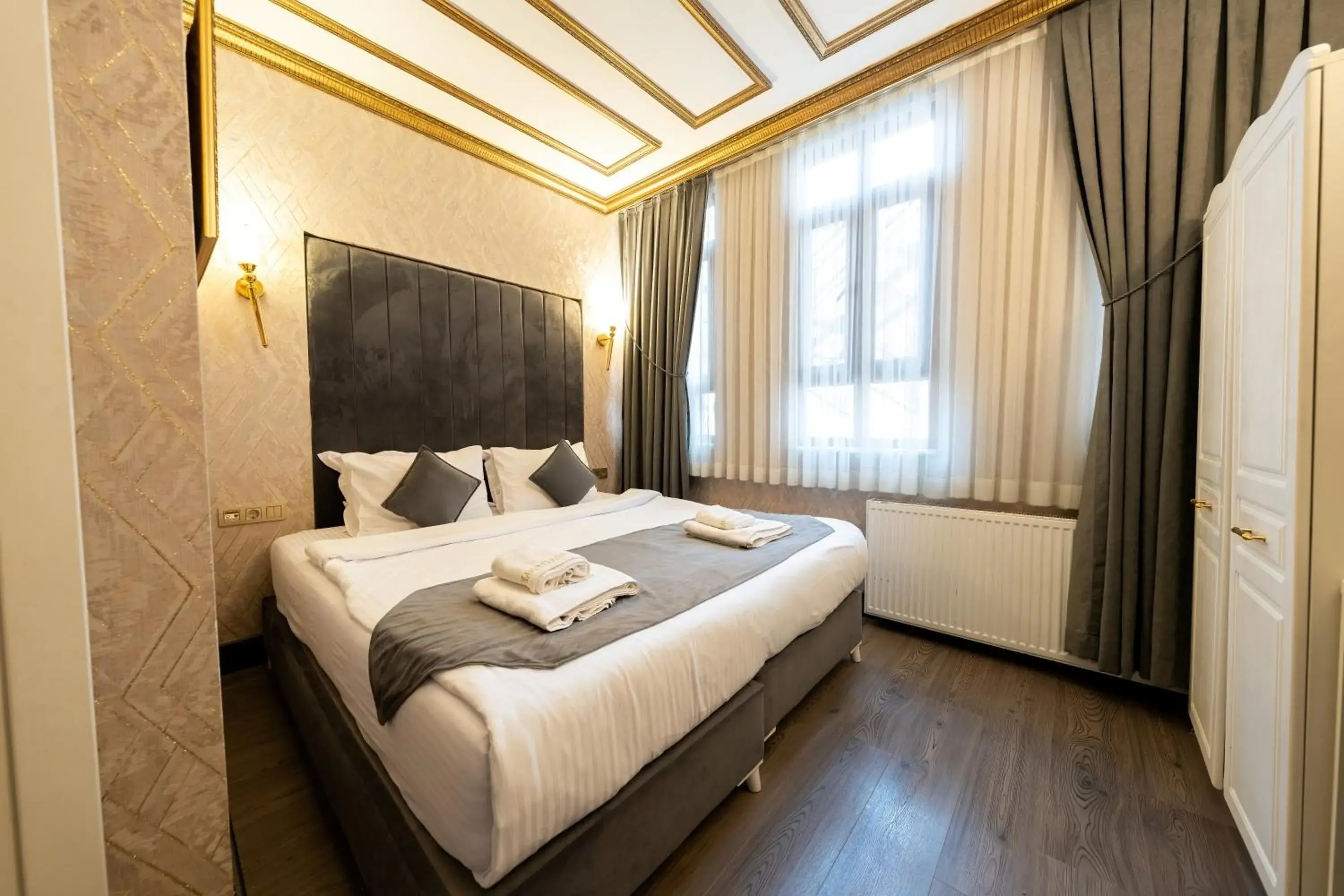 Bedroom, Bed in Diamond Royal Hotel Bedroom, Bed in Diamond Royal Hotel