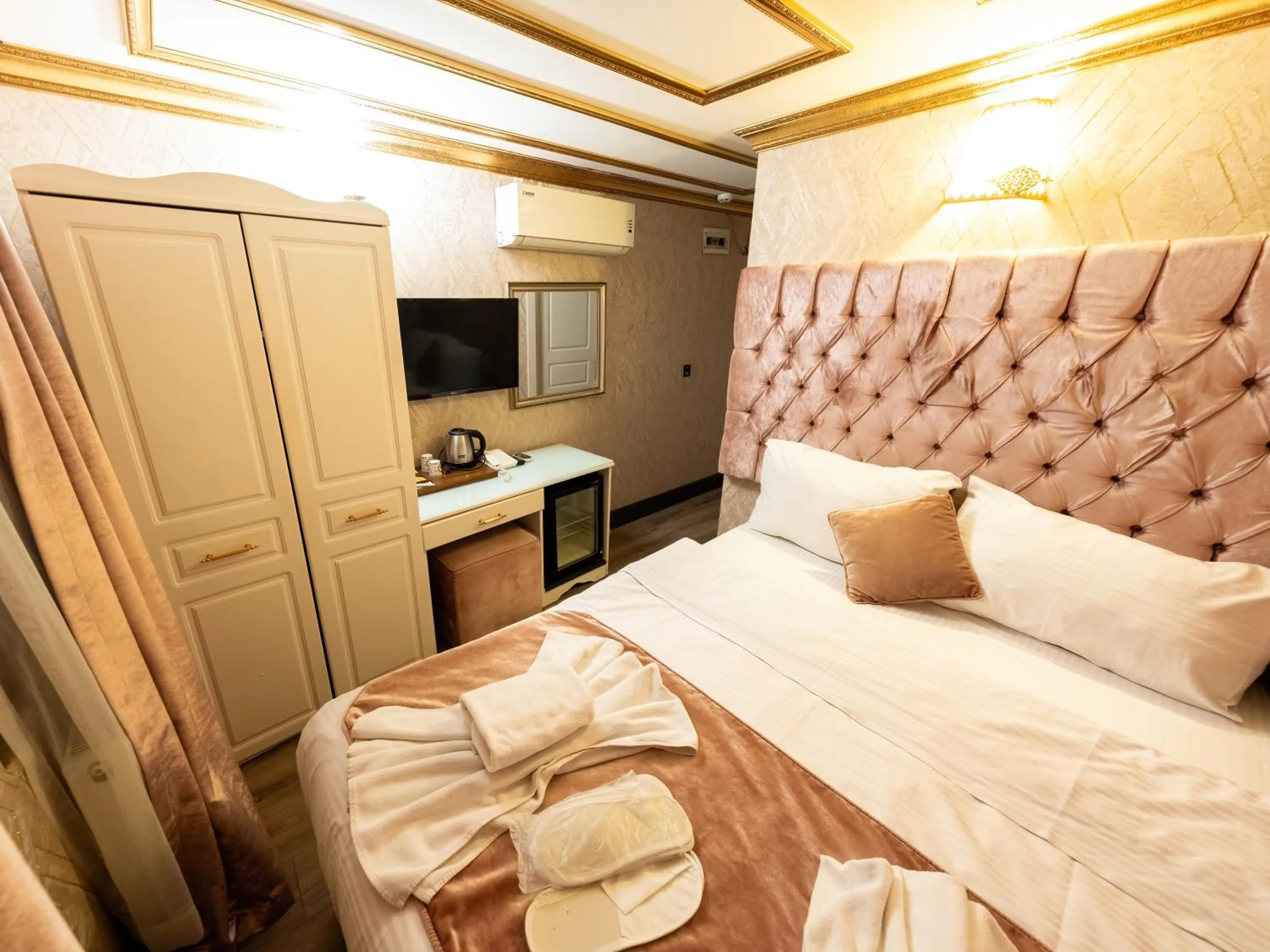 Bed in Diamond Royal Hotel