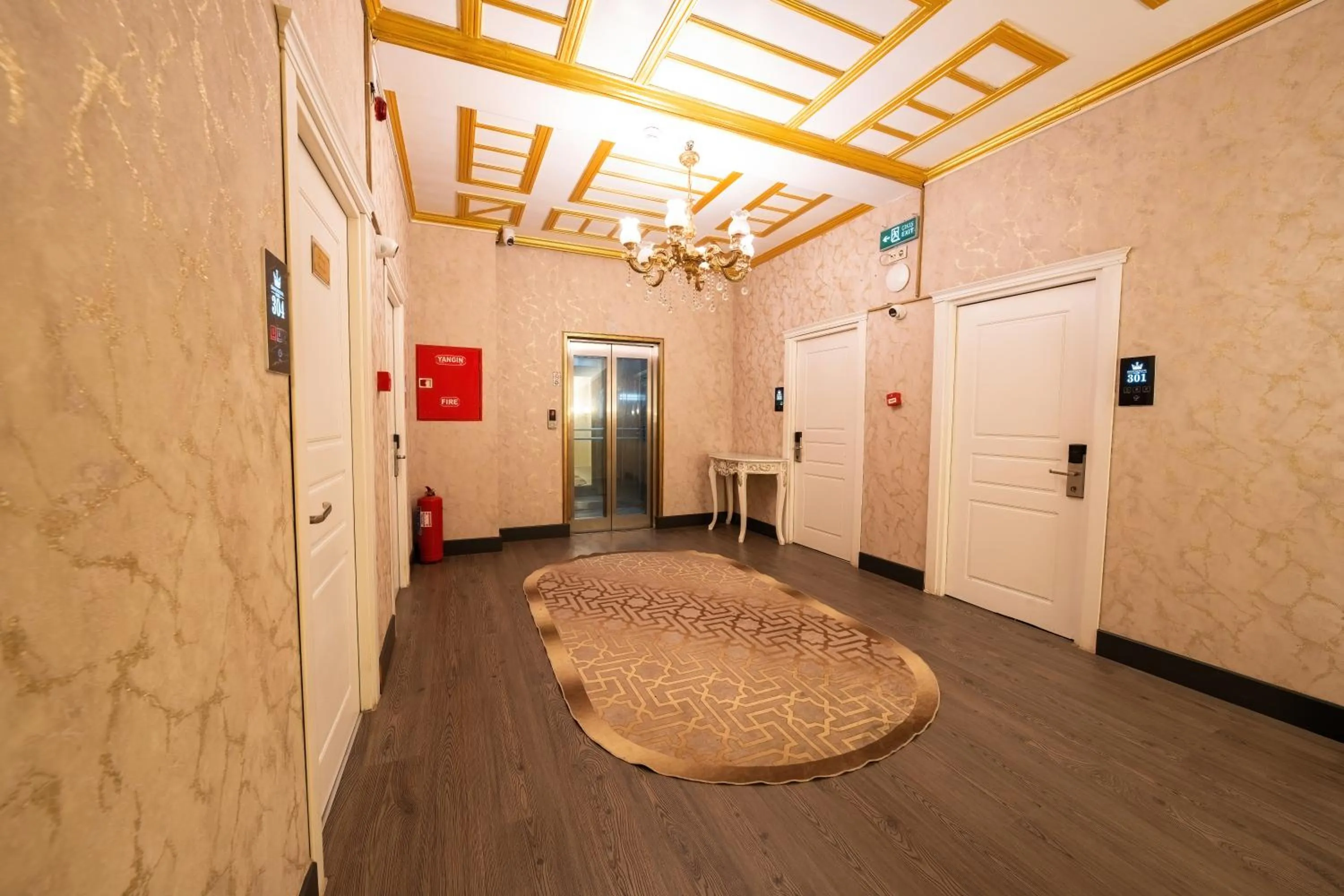 elevator in Diamond Royal Hotel