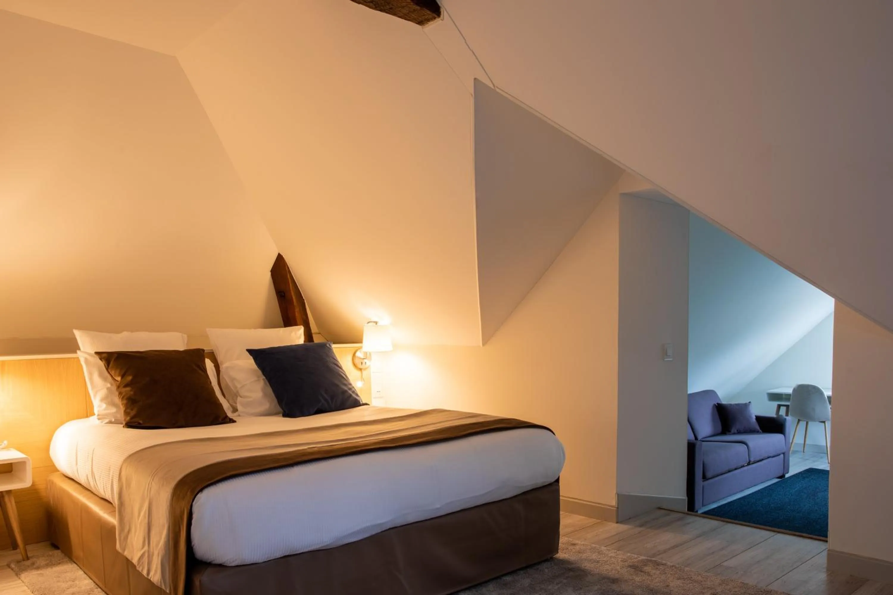 Photo of the whole room, Bed in La Maison TATIN