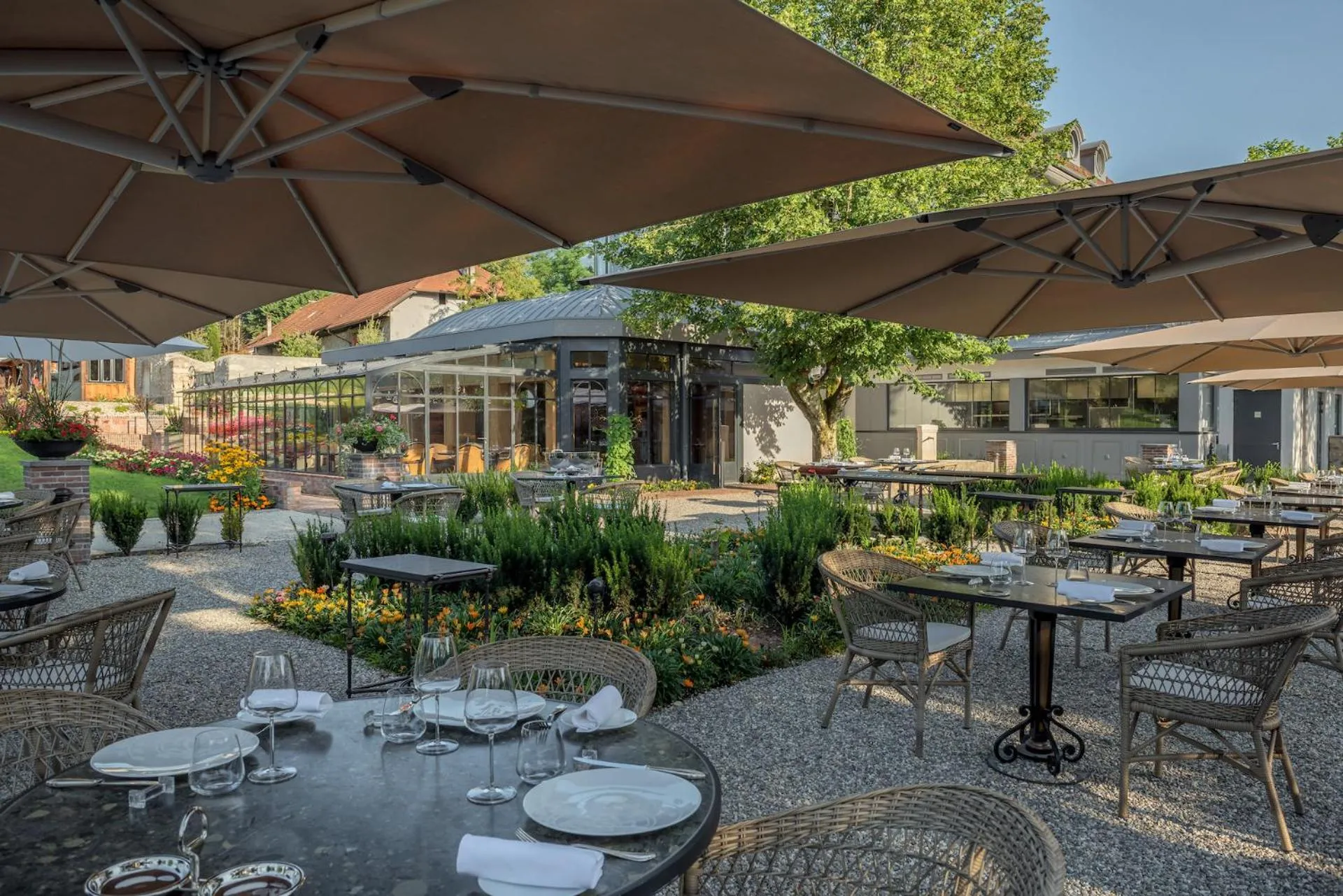 Restaurant/places to eat in Château Brachet