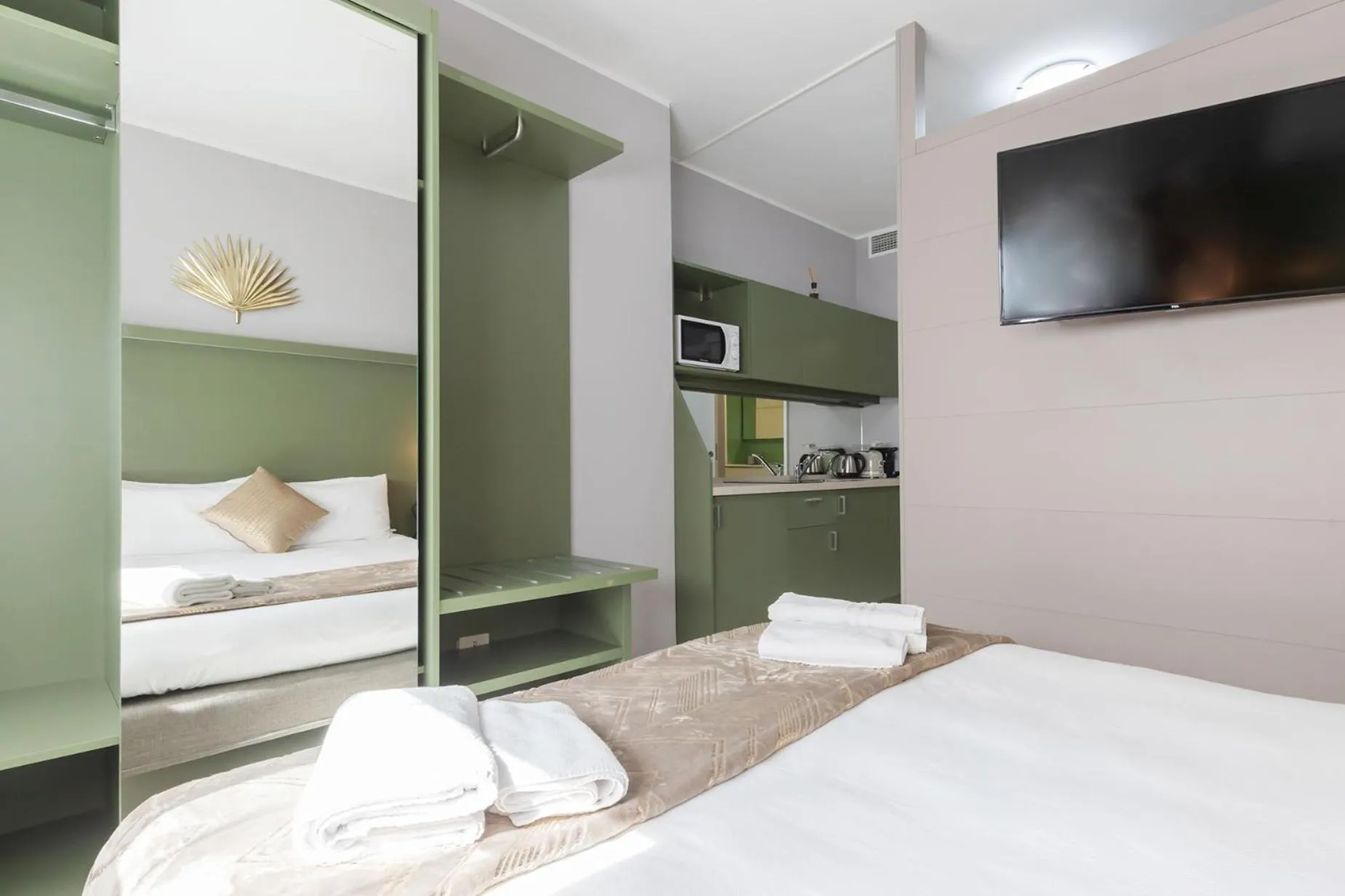 TV and multimedia, Bed in Milan Retreats Duomo Carrobbio