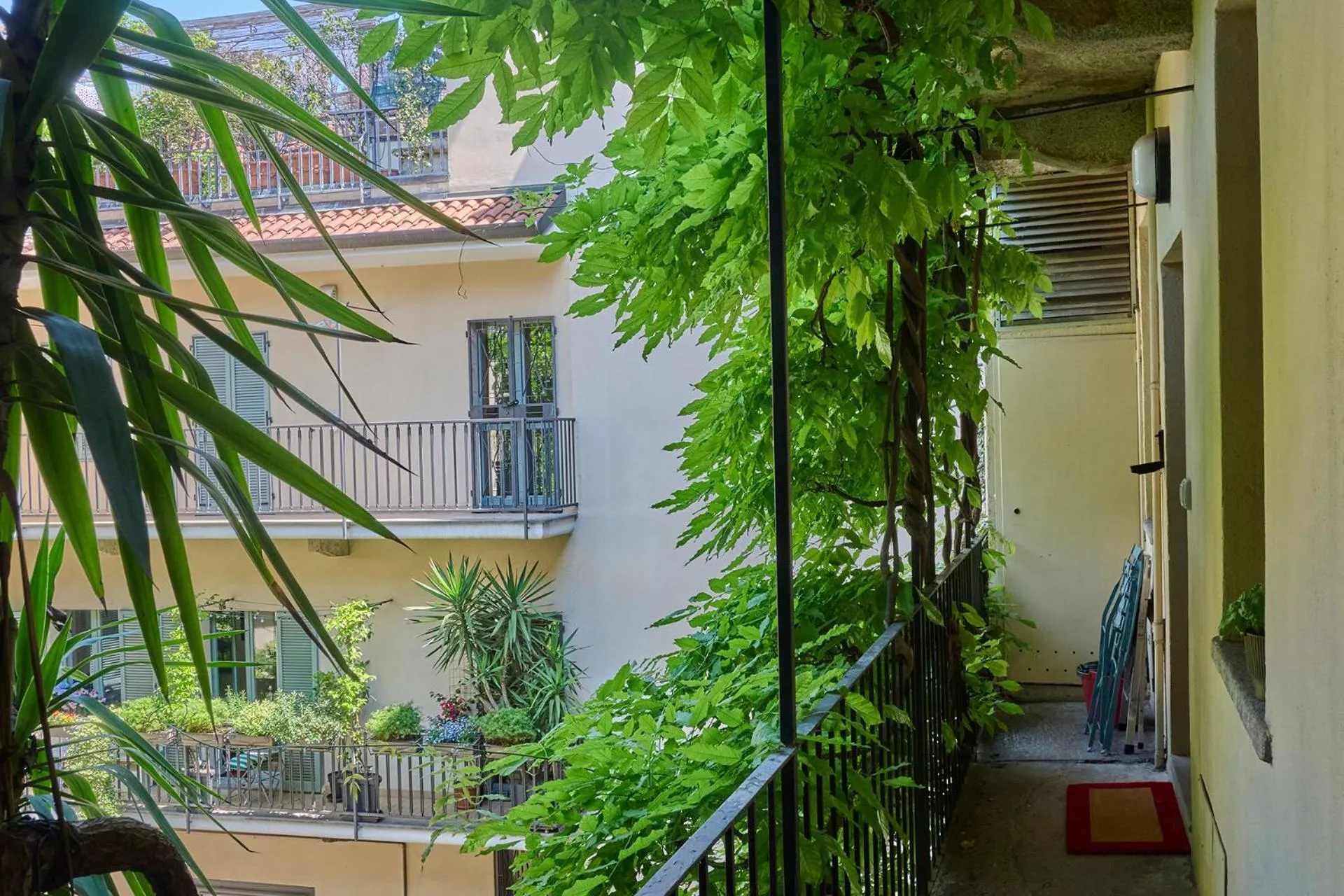 Property building in Milan Retreats Duomo Carrobbio