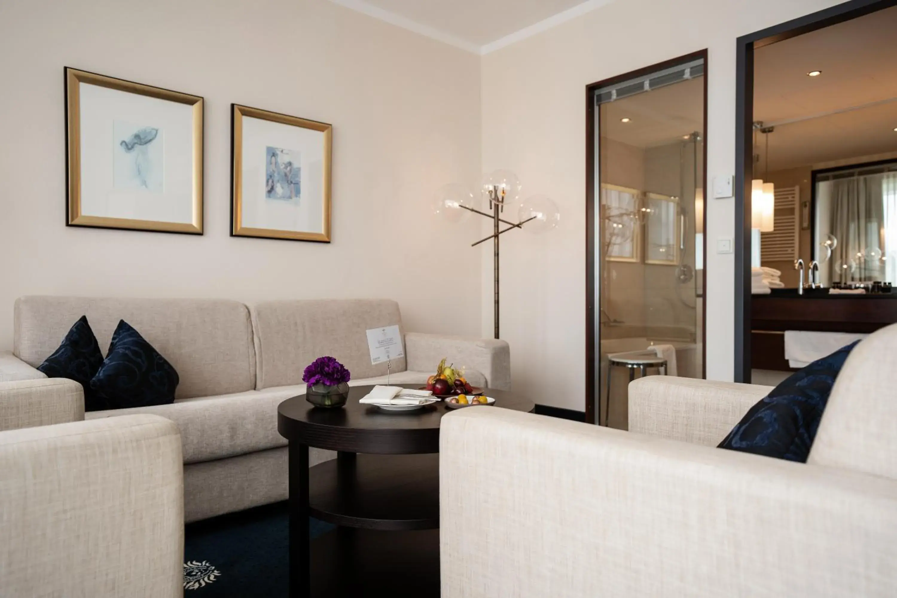 Living room in Hotel Vier Jahreszeiten Starnberg Living room in Hotel Vier Jahreszeiten Starnberg