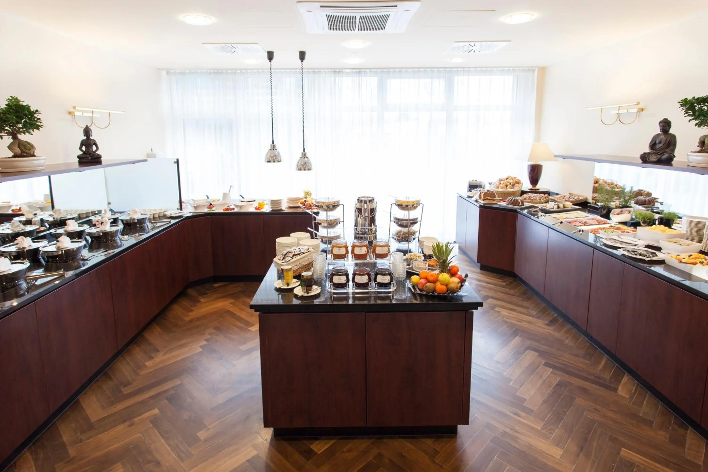 Restaurant/places to eat in Hotel Vier Jahreszeiten Starnberg