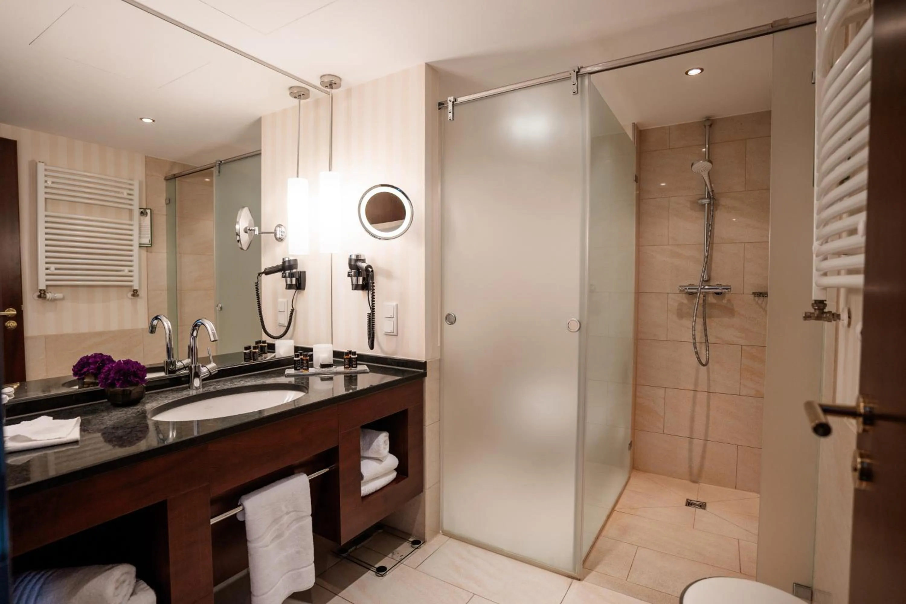 Bathroom in Hotel Vier Jahreszeiten Starnberg