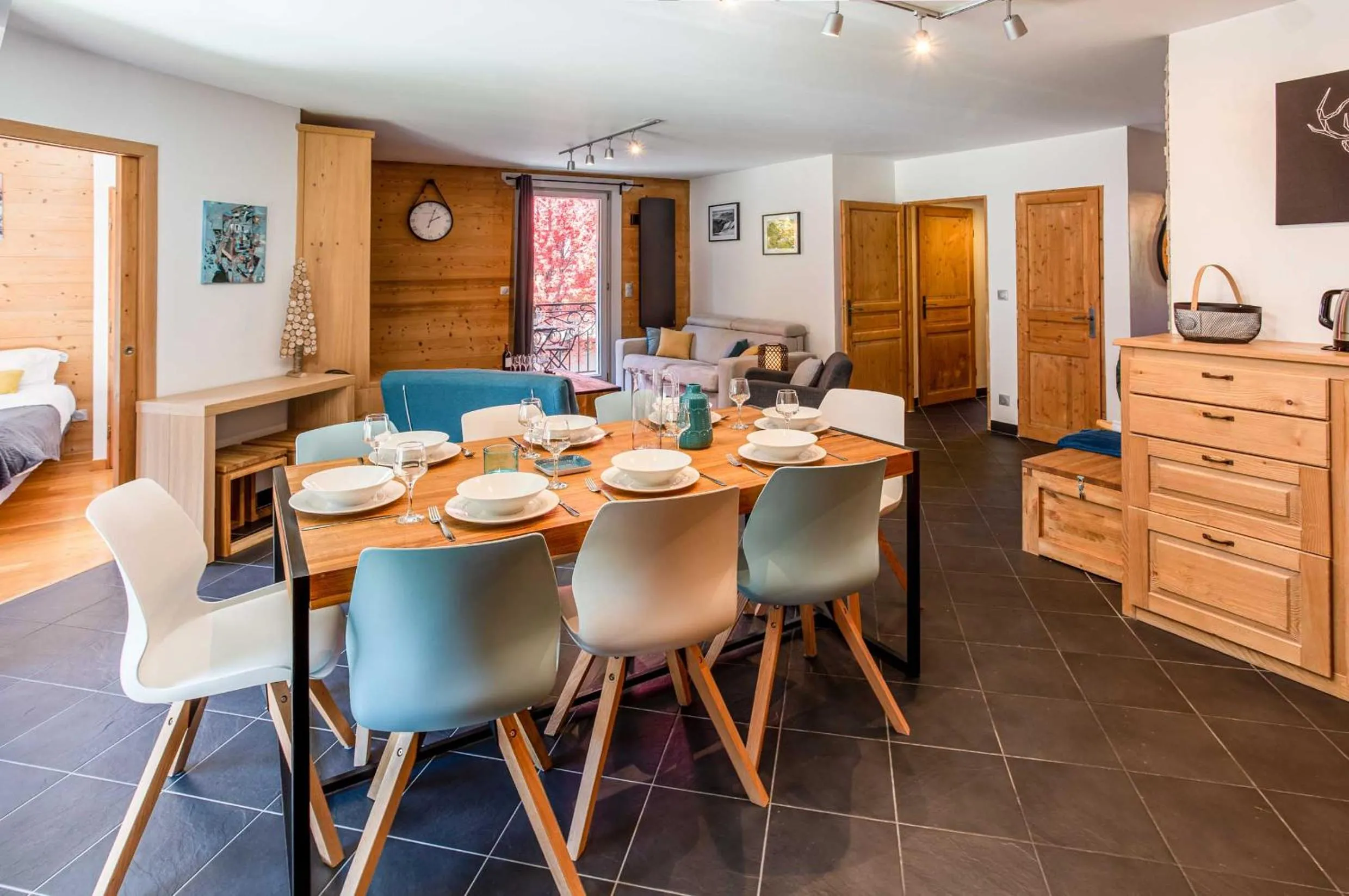 Dining area in Le Paradis 25 Apartment - Chamonix All Year