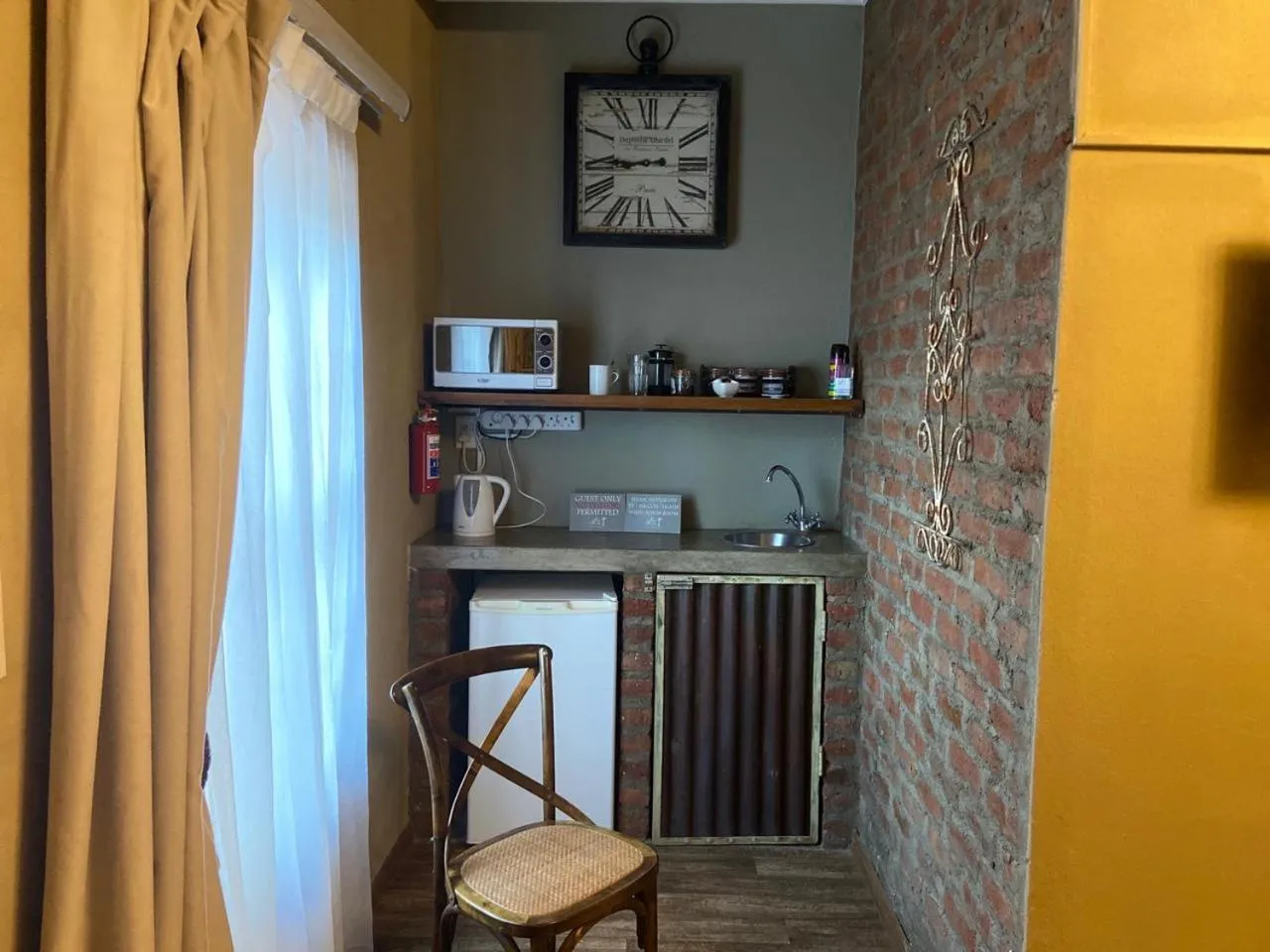 Coffee/tea facilities in Cape Karoo Guesthouse