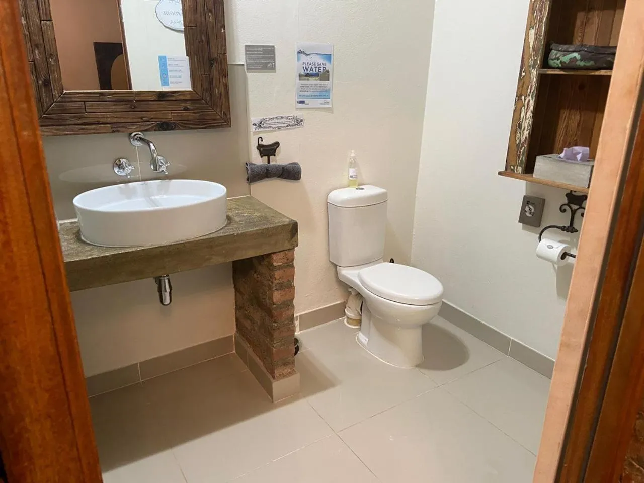 Toilet in Cape Karoo Guesthouse