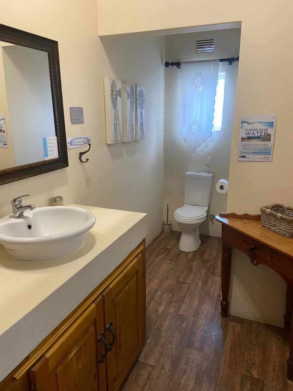Toilet in Cape Karoo Guesthouse