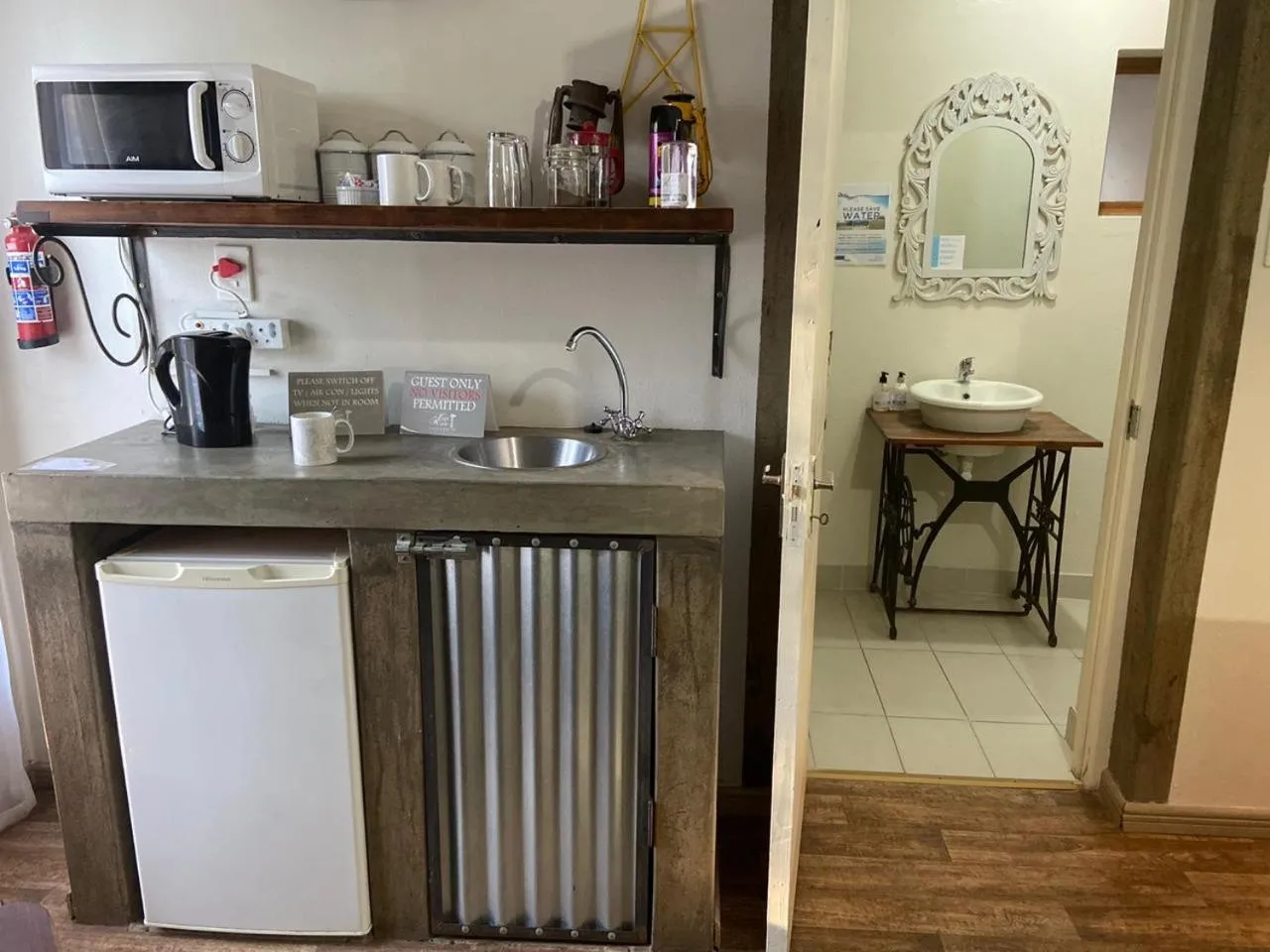 Coffee/tea facilities in Cape Karoo Guesthouse