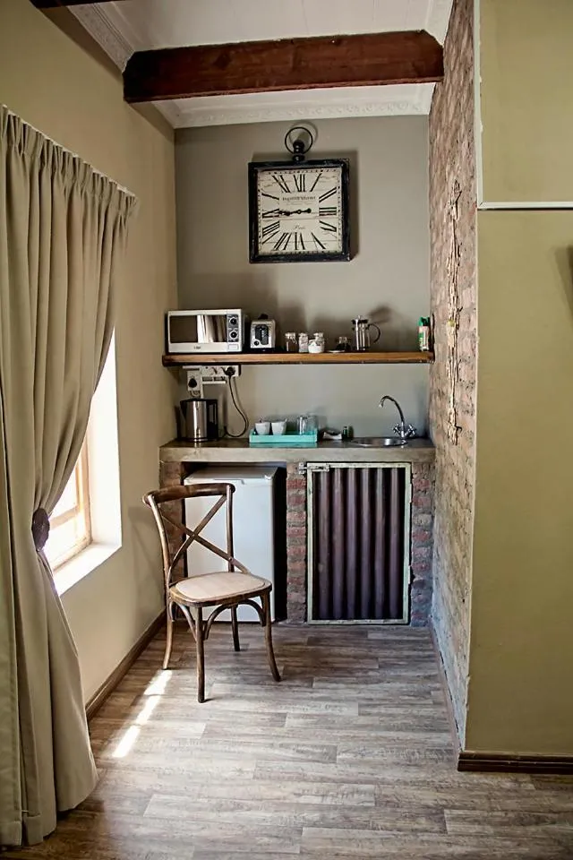 Coffee/tea facilities in Cape Karoo Guesthouse