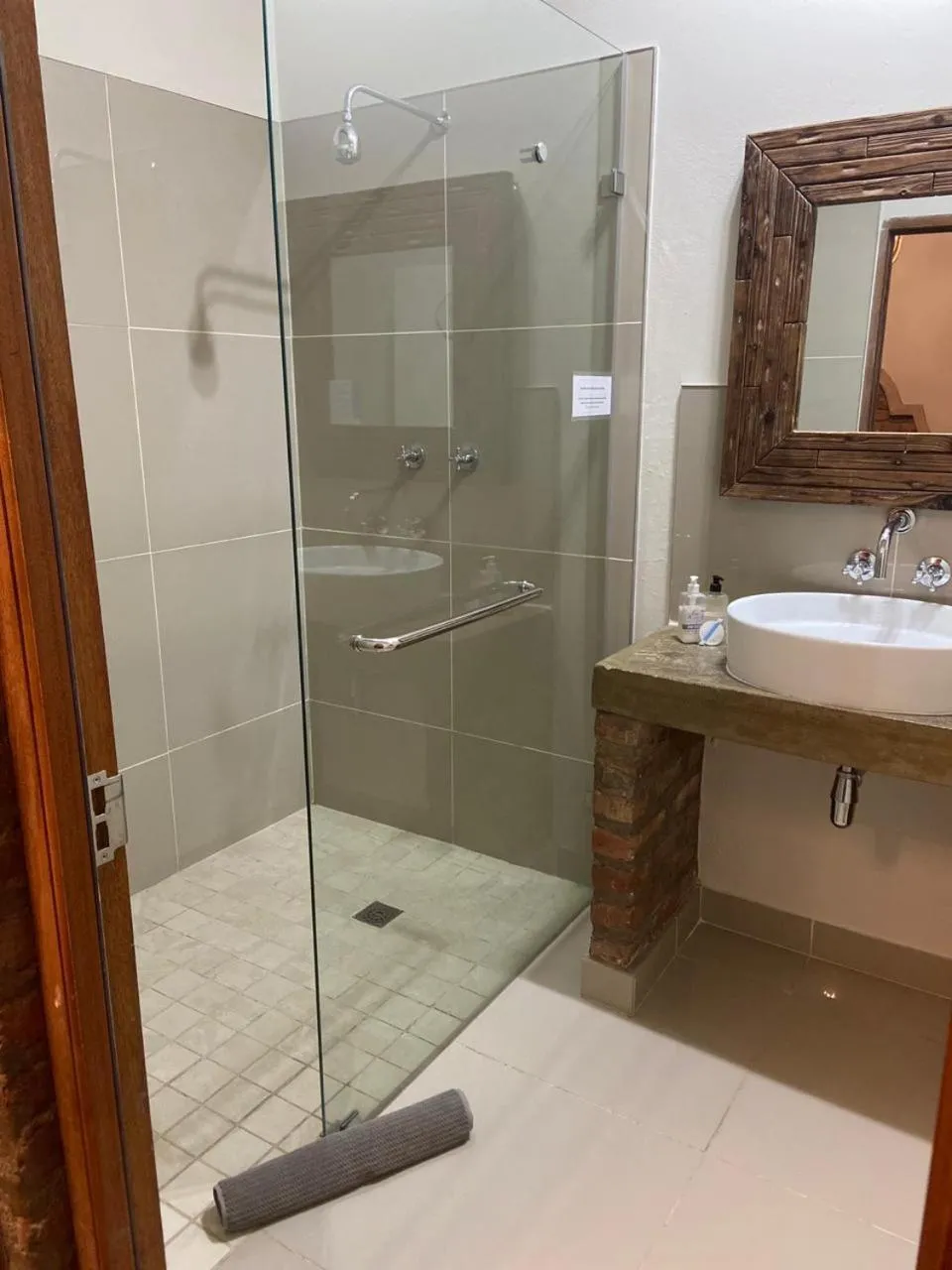 Shower in Cape Karoo Guesthouse