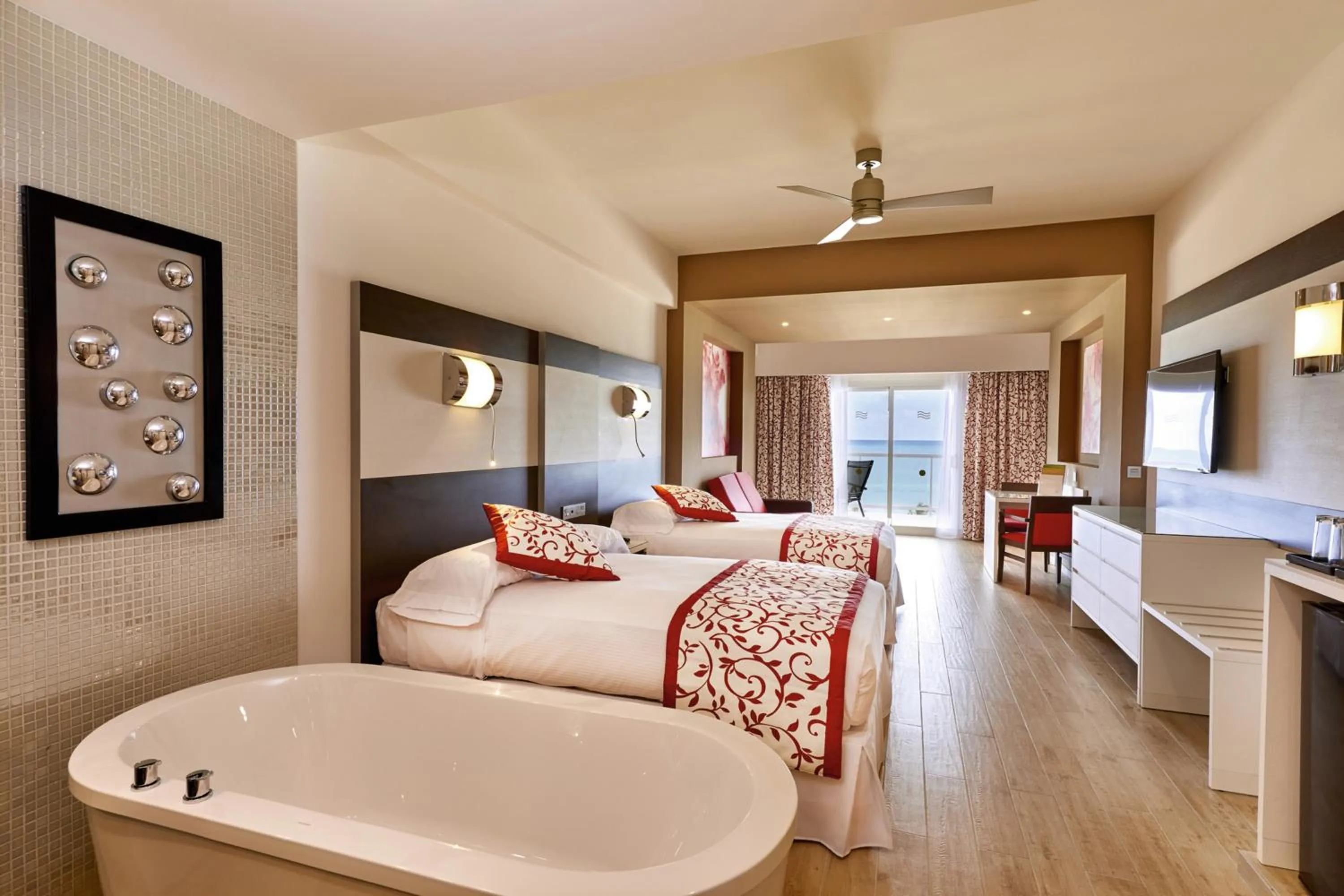 Bathroom, Bed in Riu Palace Costa Mujeres - All Inclusive