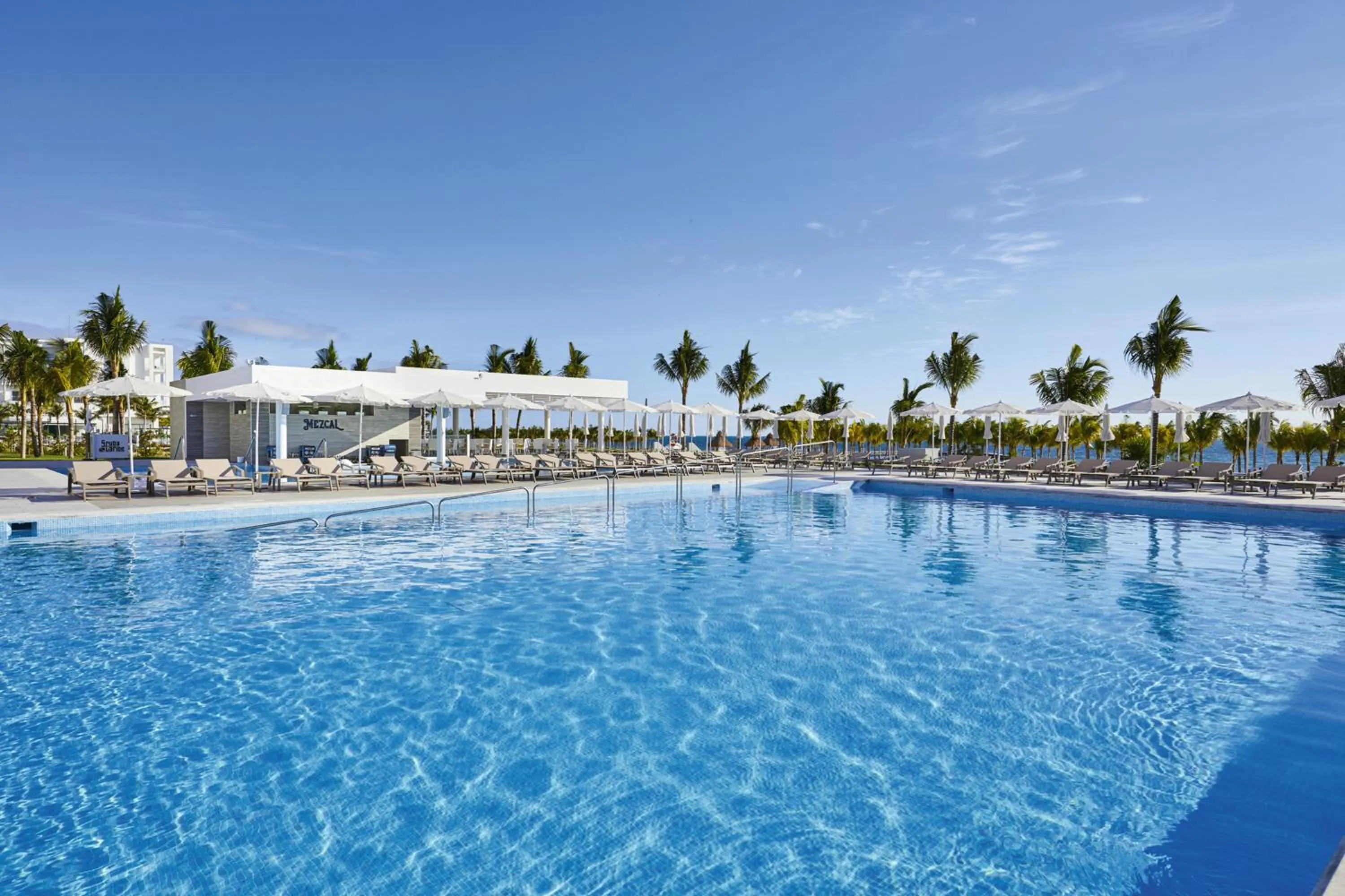 Swimming pool in Riu Palace Costa Mujeres - All Inclusive