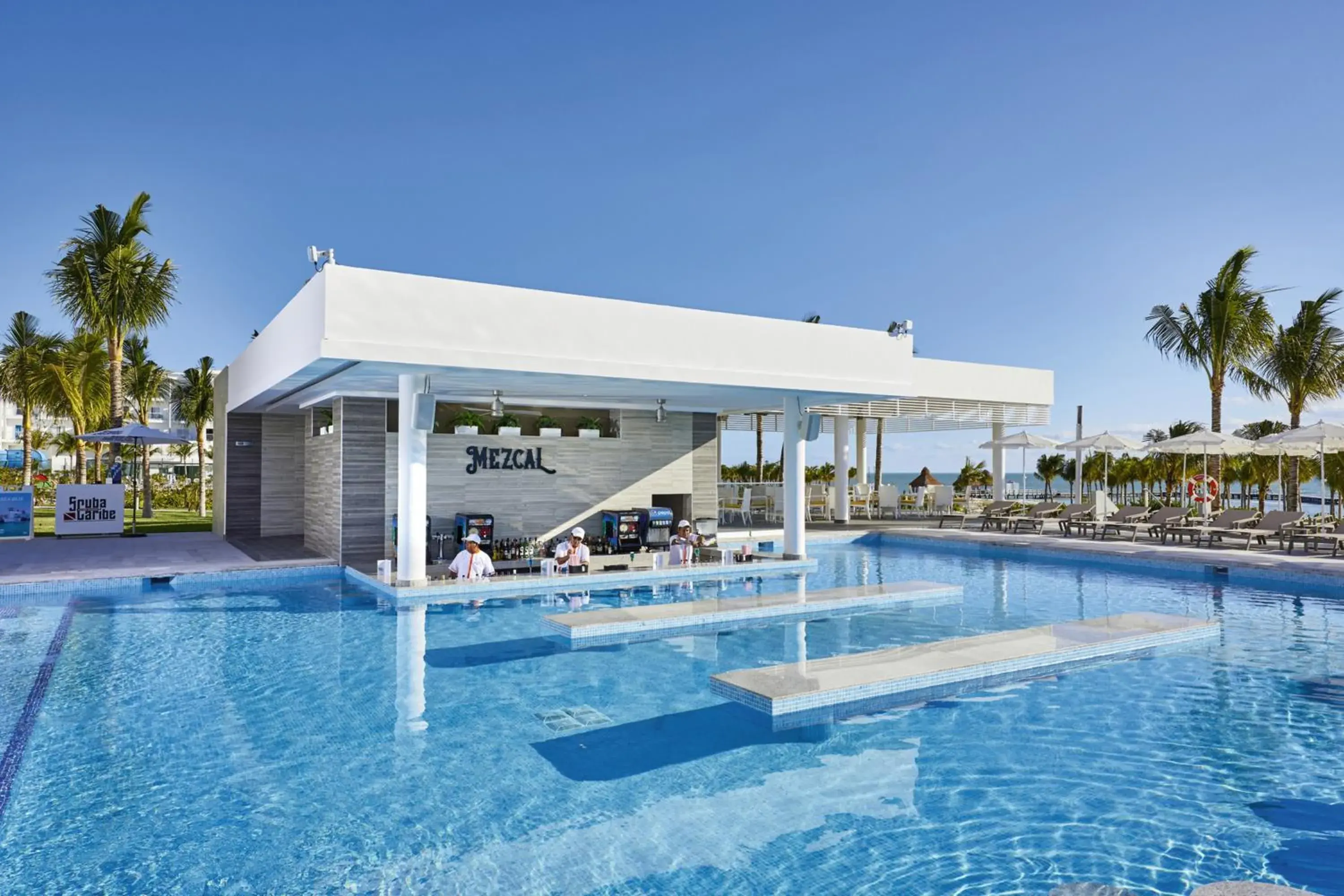 Swimming pool in Riu Palace Costa Mujeres - All Inclusive Swimming pool in Riu Palace Costa Mujeres - All Inclusive