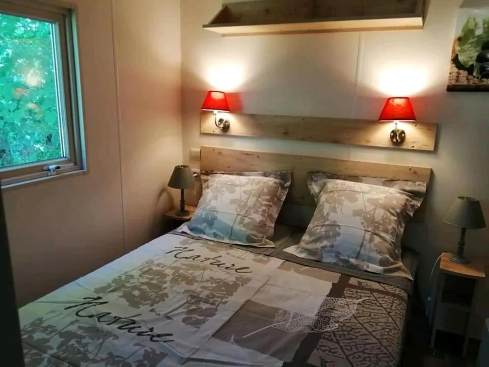 Bed in Le clos des augers, chambres d'hôtes et roulotte