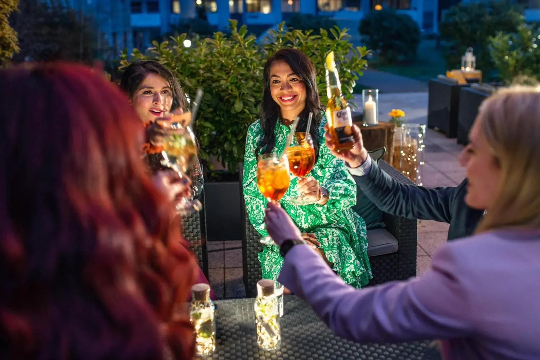 Lounge or bar in Crowne Plaza Zürich by IHG Lounge or bar in Crowne Plaza Zürich by IHG