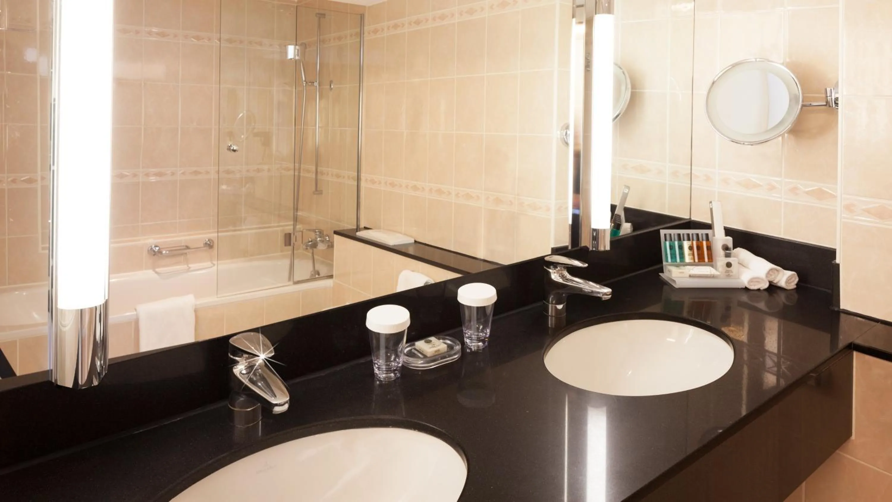 Bathroom in Crowne Plaza Zürich by IHG