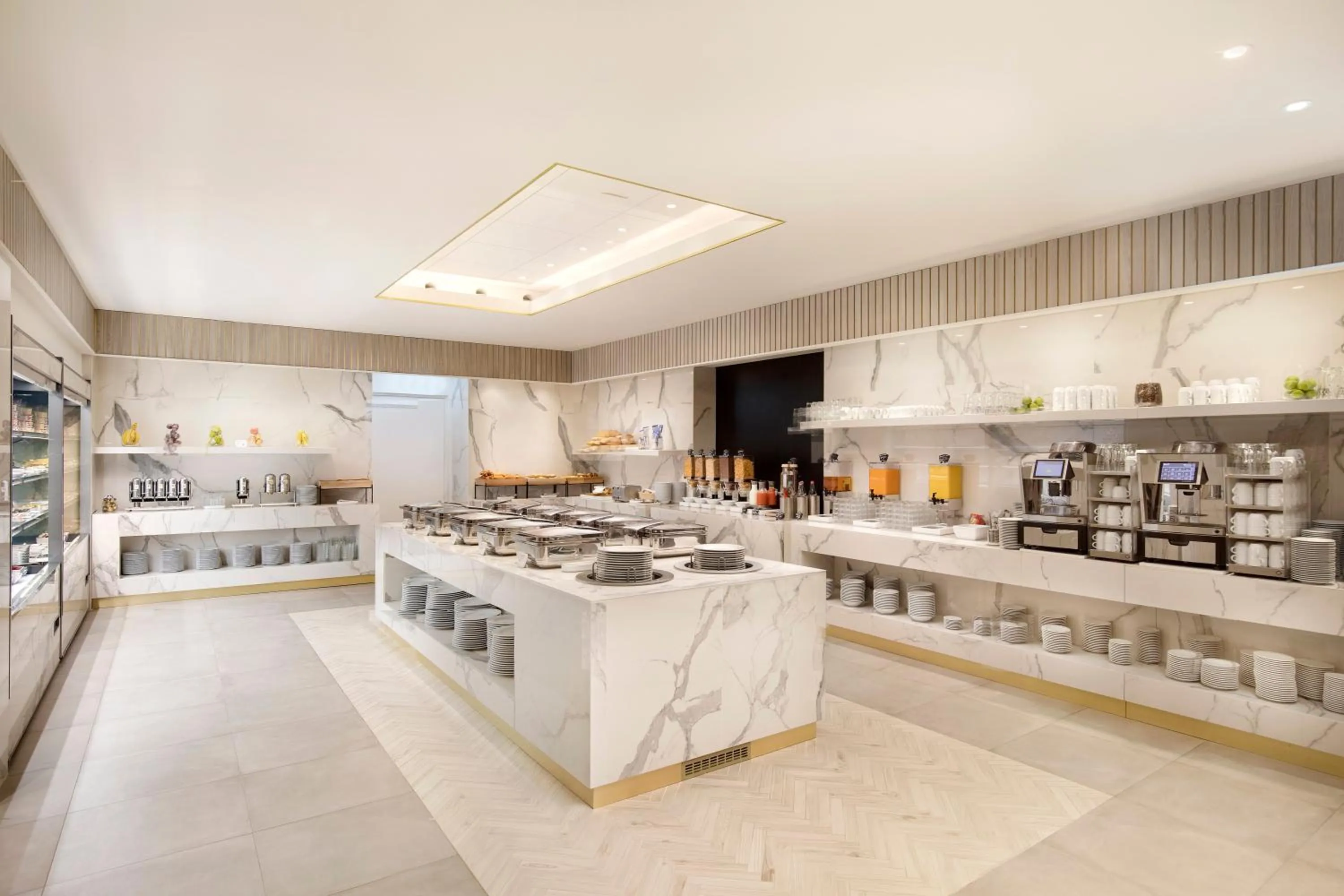 Breakfast in Crowne Plaza Zürich by IHG