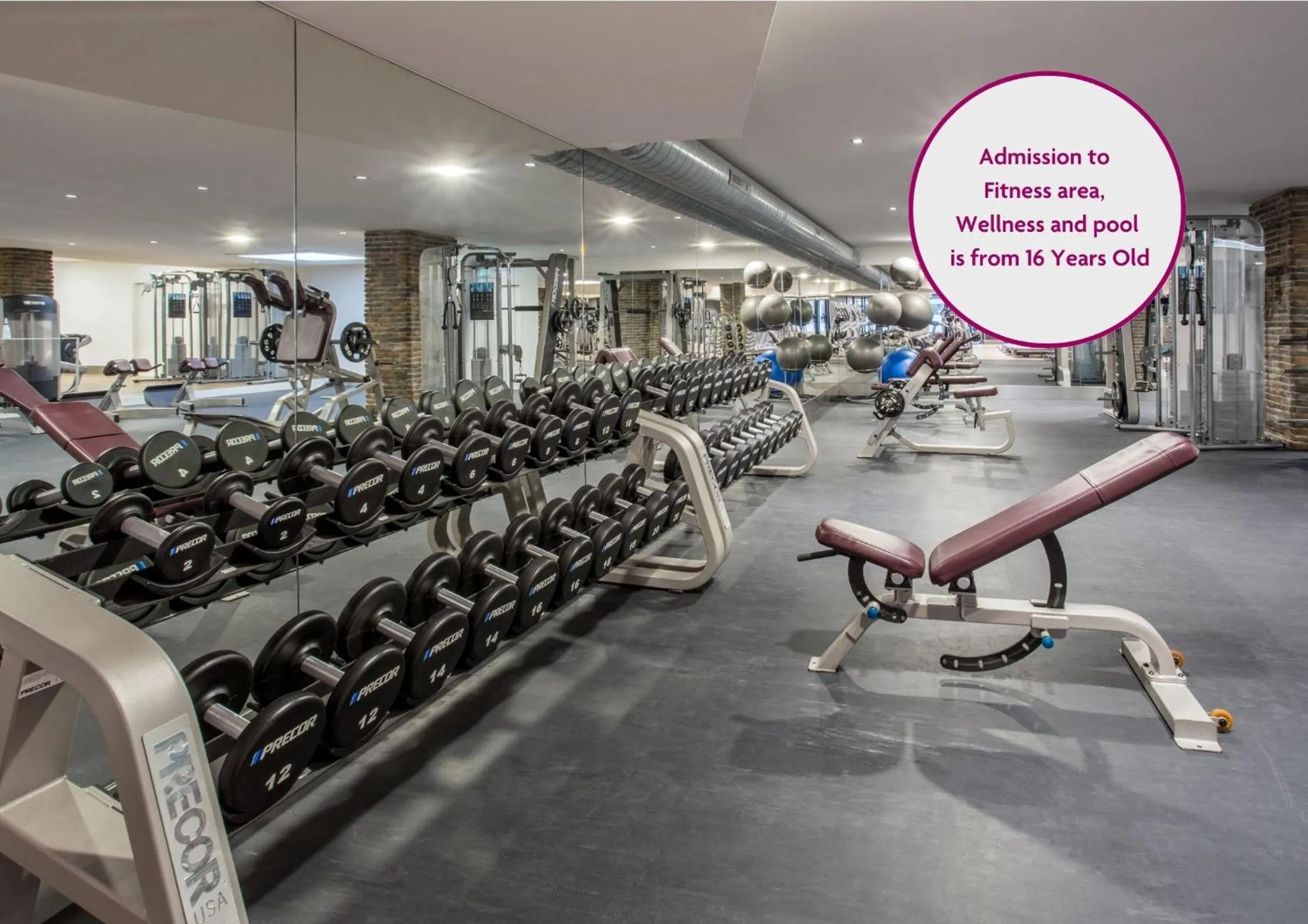 Swimming pool in Crowne Plaza Zürich by IHG