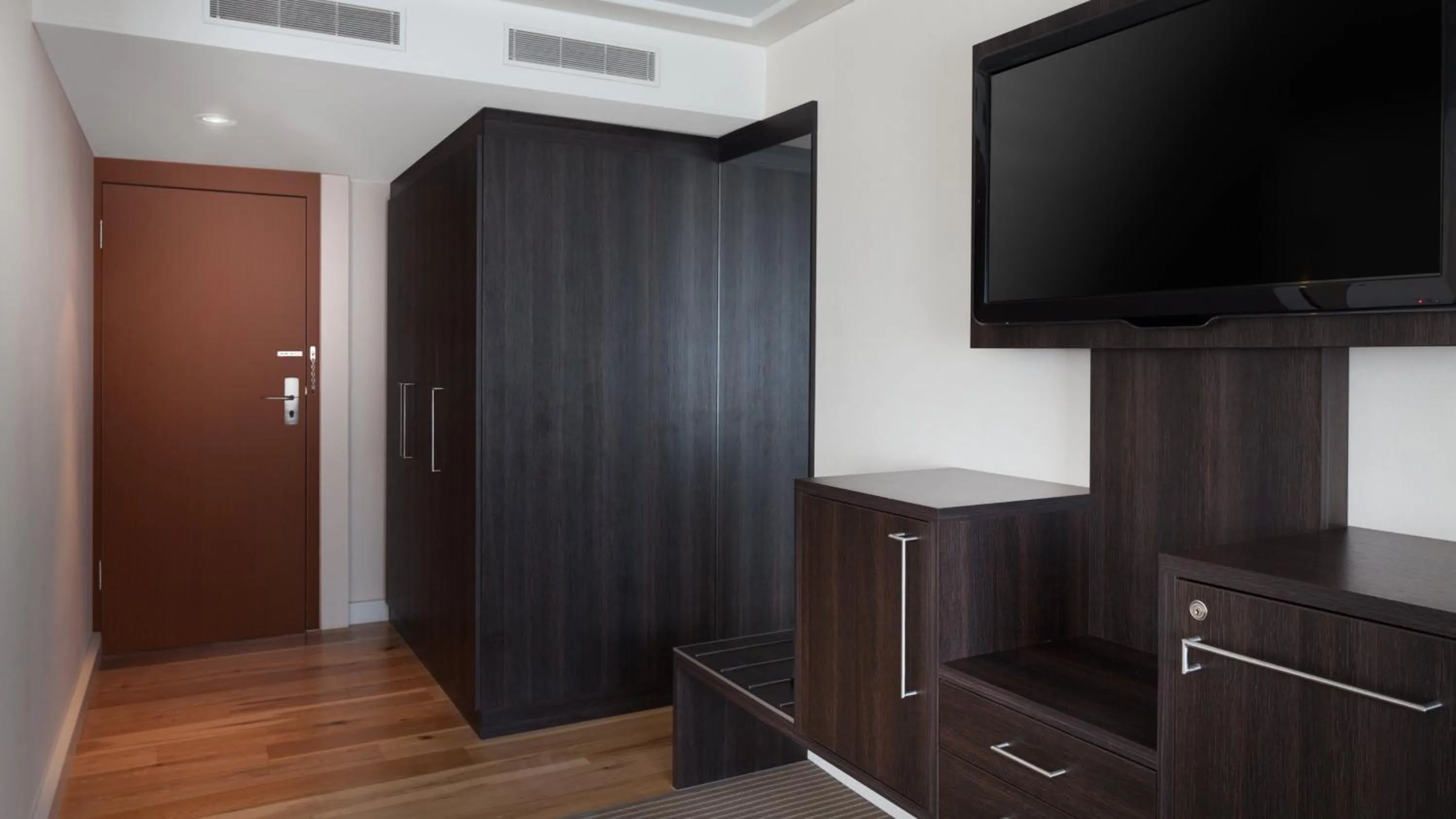 Photo of the whole room in Crowne Plaza Zürich by IHG