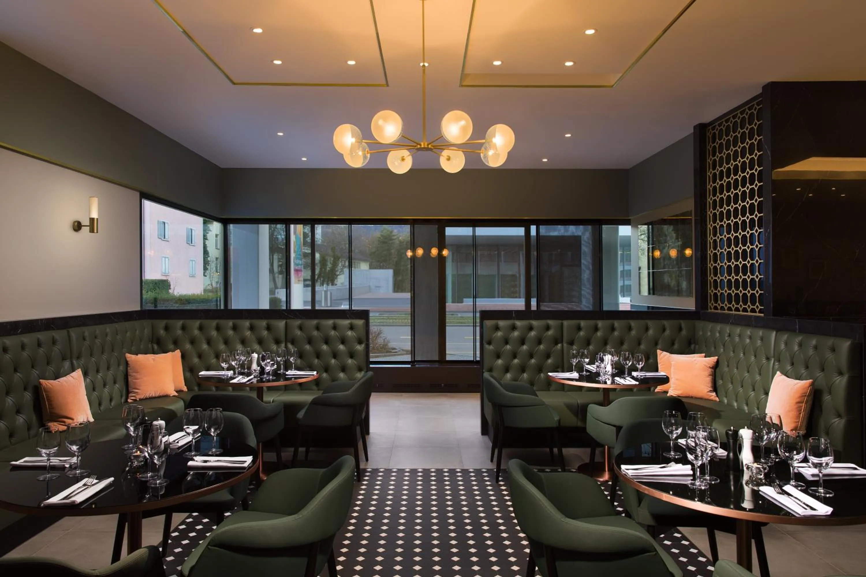 Restaurant/places to eat in Crowne Plaza Zürich by IHG