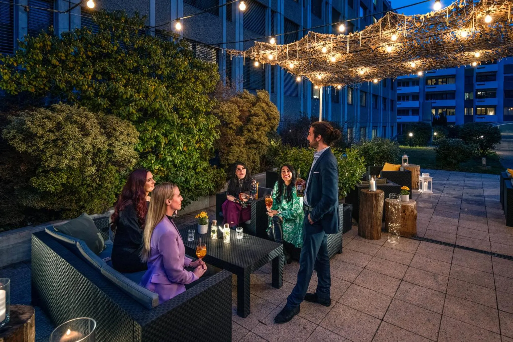 Lounge or bar in Crowne Plaza Zürich by IHG