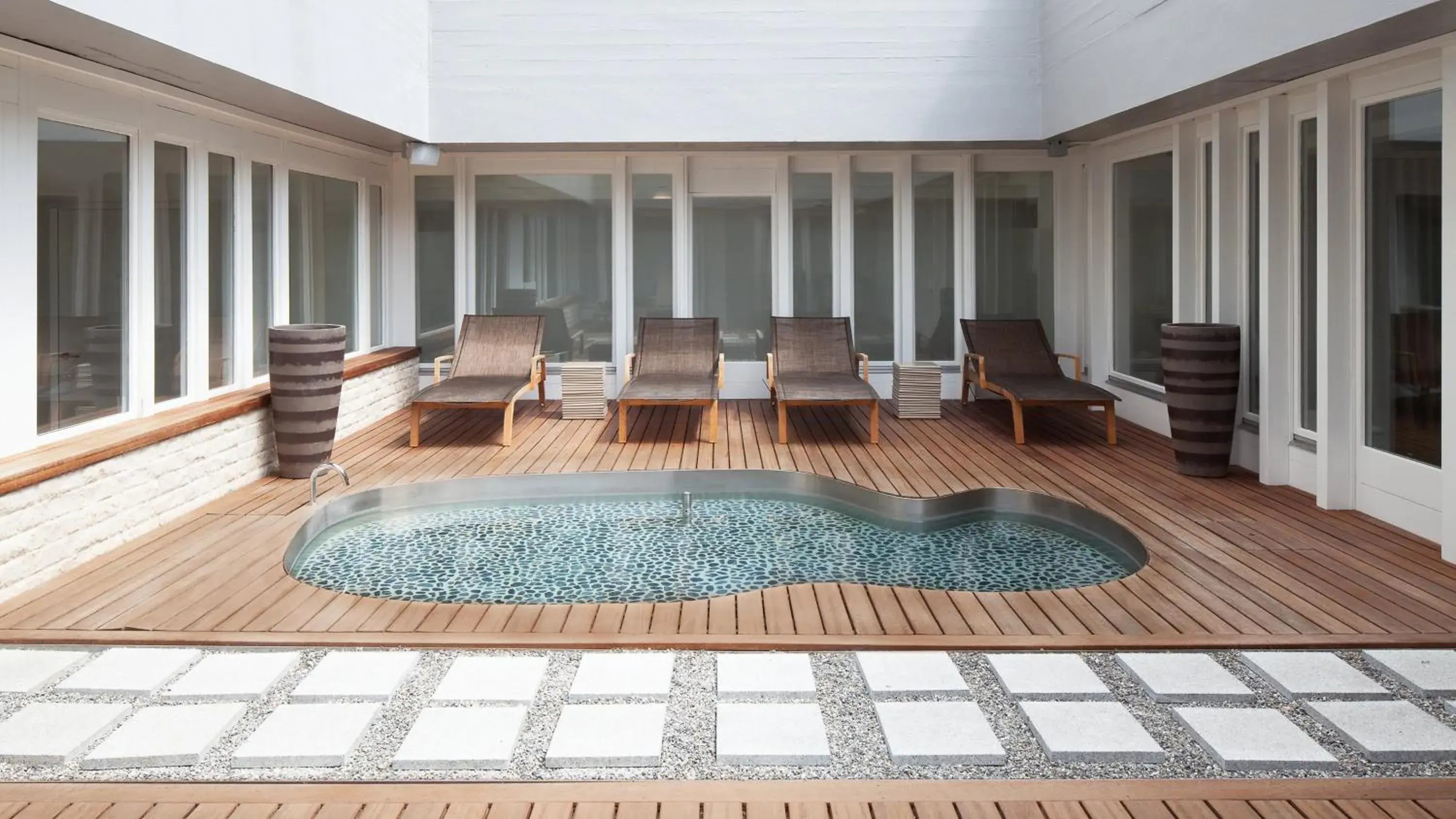 Swimming pool in Crowne Plaza Zürich by IHG Swimming pool in Crowne Plaza Zürich by IHG