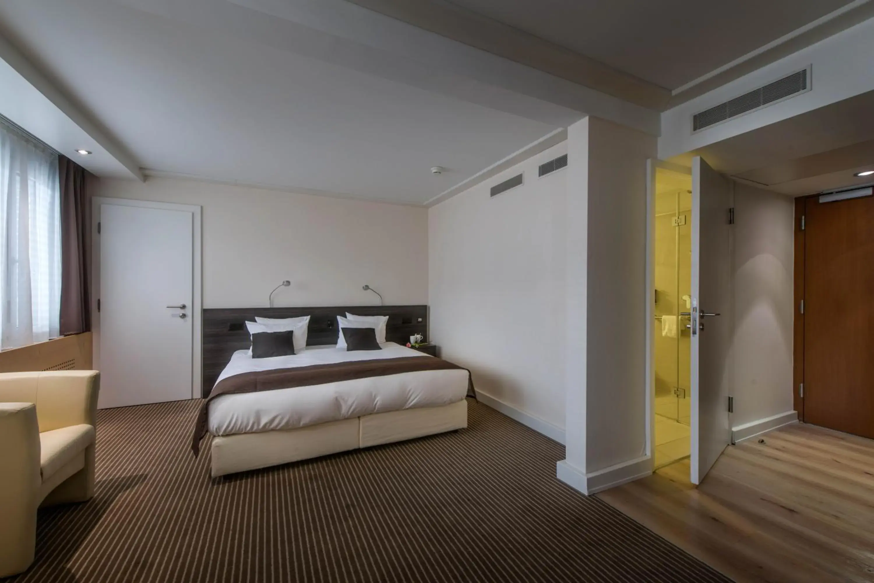 Bed in Crowne Plaza Zürich by IHG Bed in Crowne Plaza Zürich by IHG