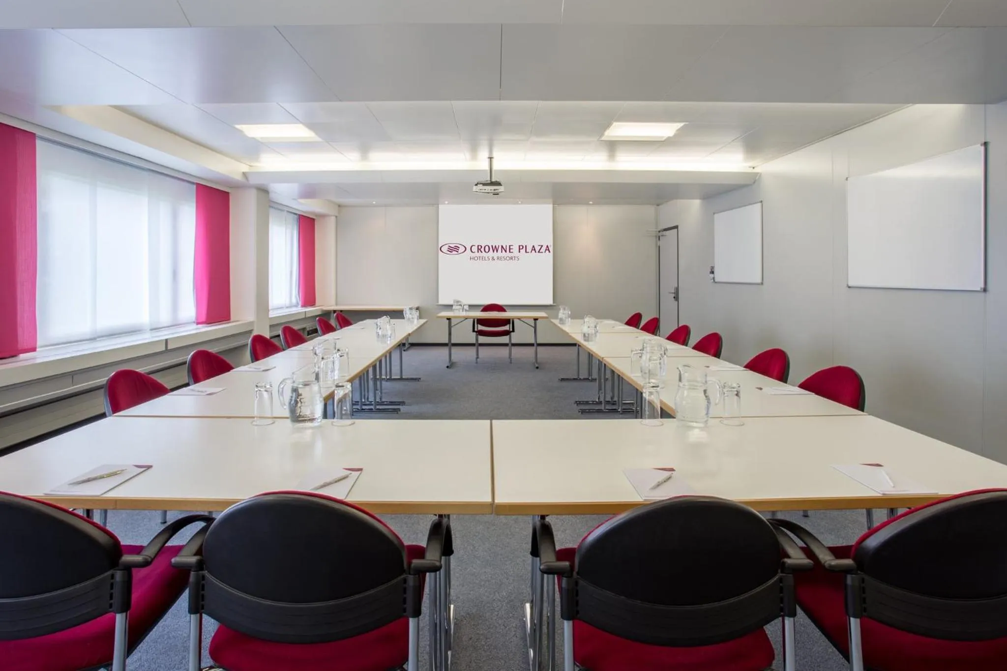 Meeting/conference room in Crowne Plaza Zürich by IHG