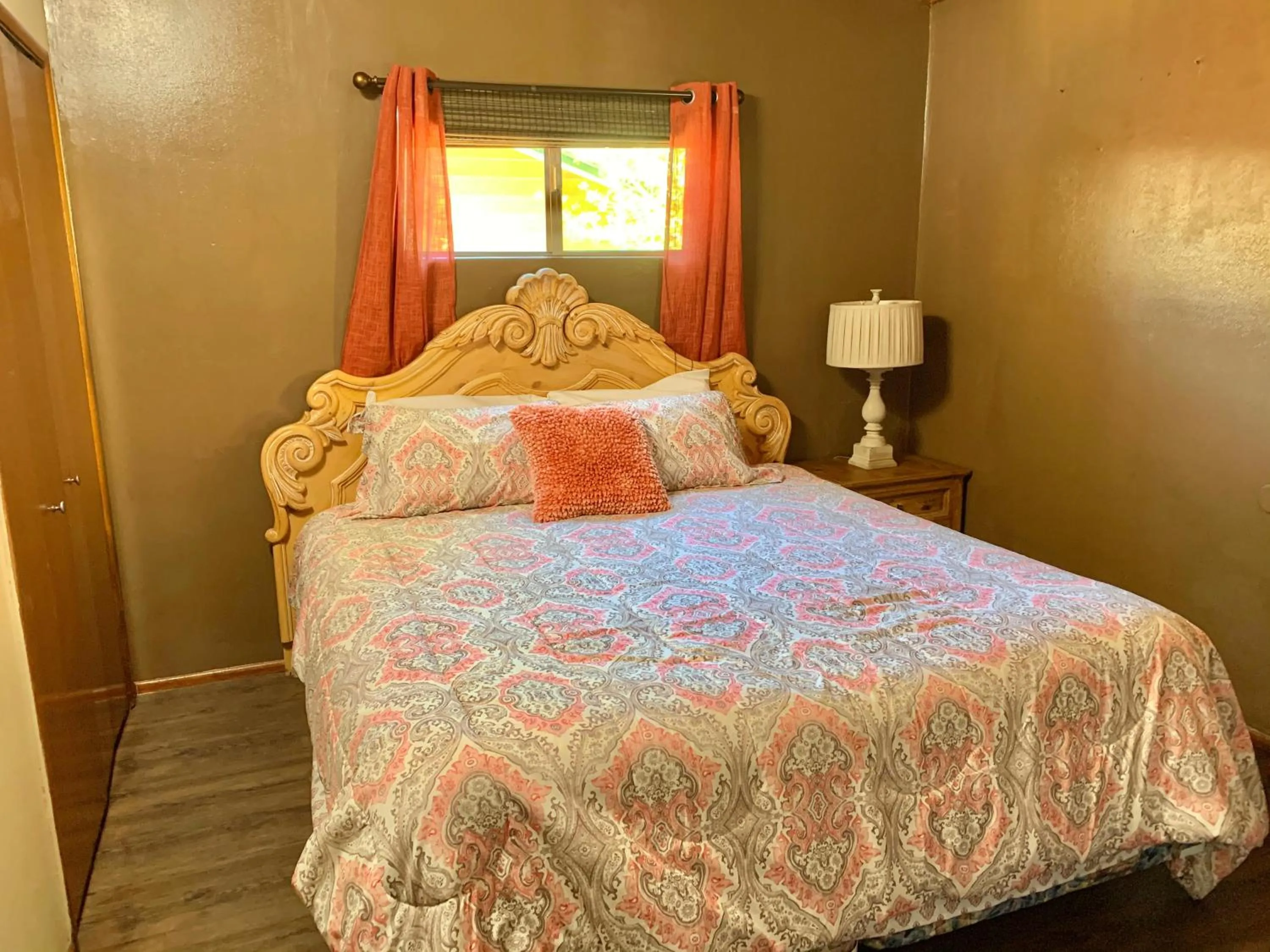 Bedroom, Bed in Grey Squirrel Resort