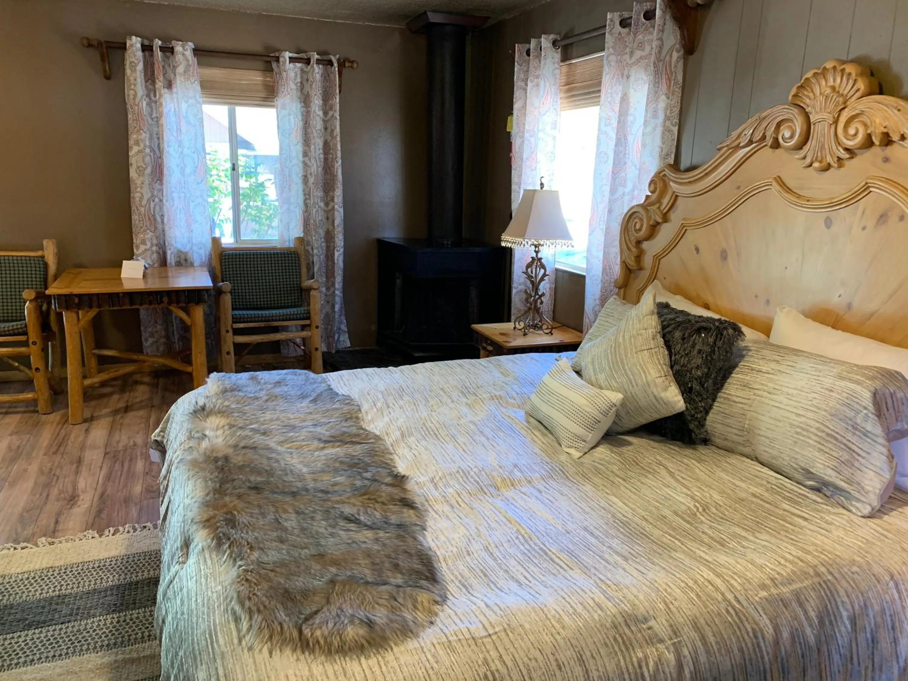 Bedroom, Bed in Grey Squirrel Resort