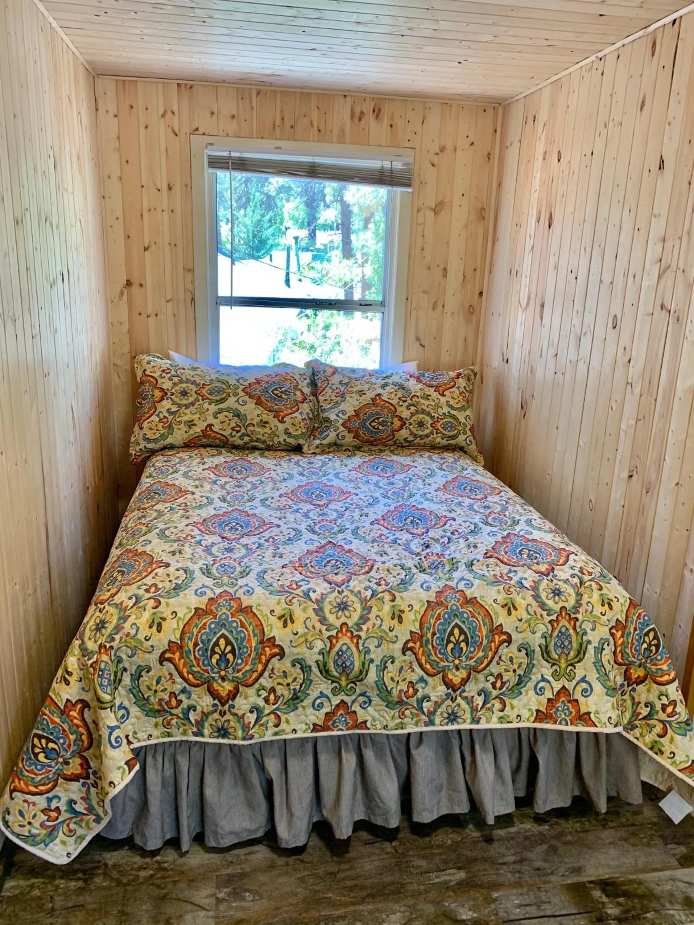 Bedroom, Bed in Grey Squirrel Resort