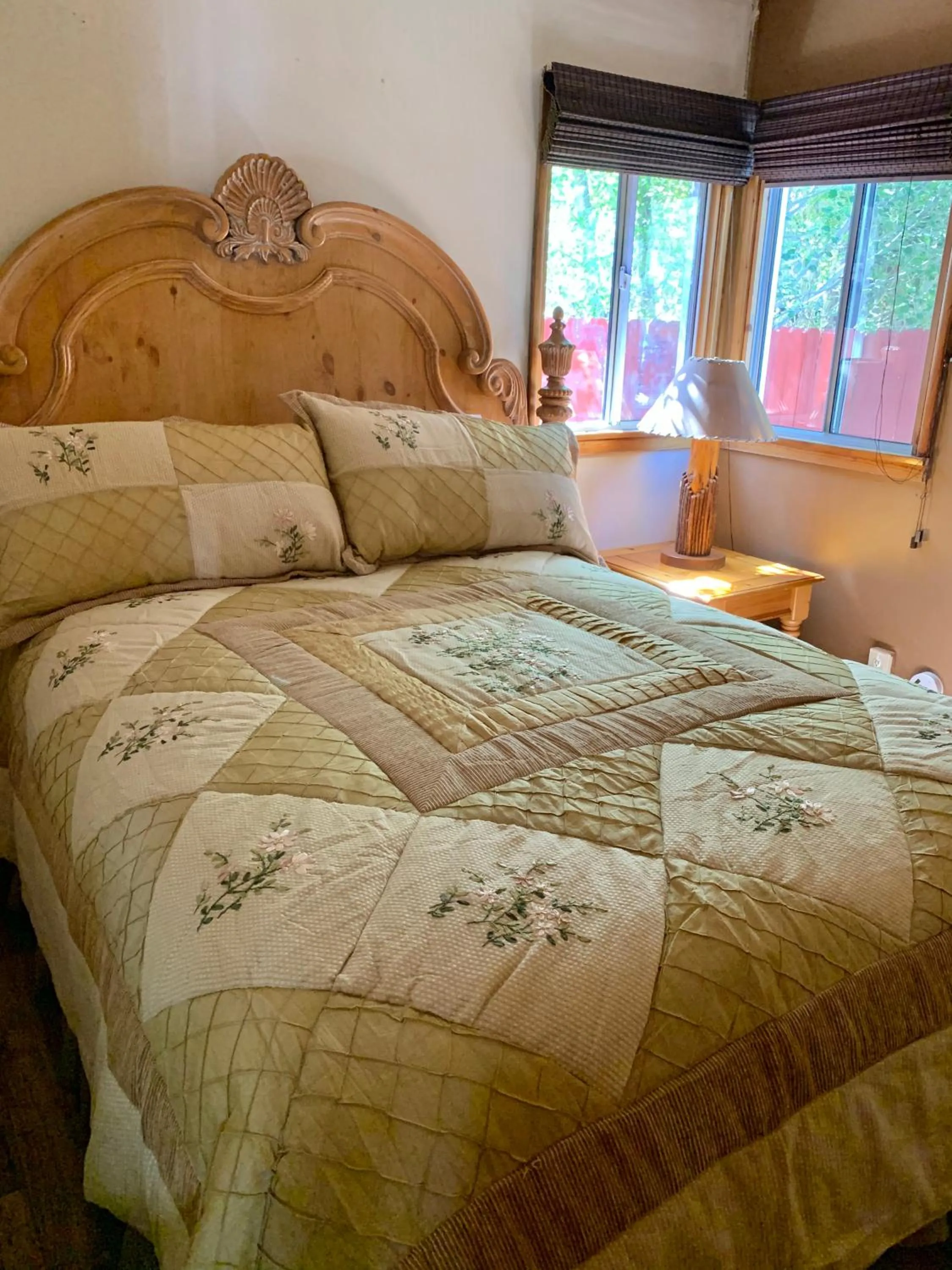 Bedroom, Bed in Grey Squirrel Resort