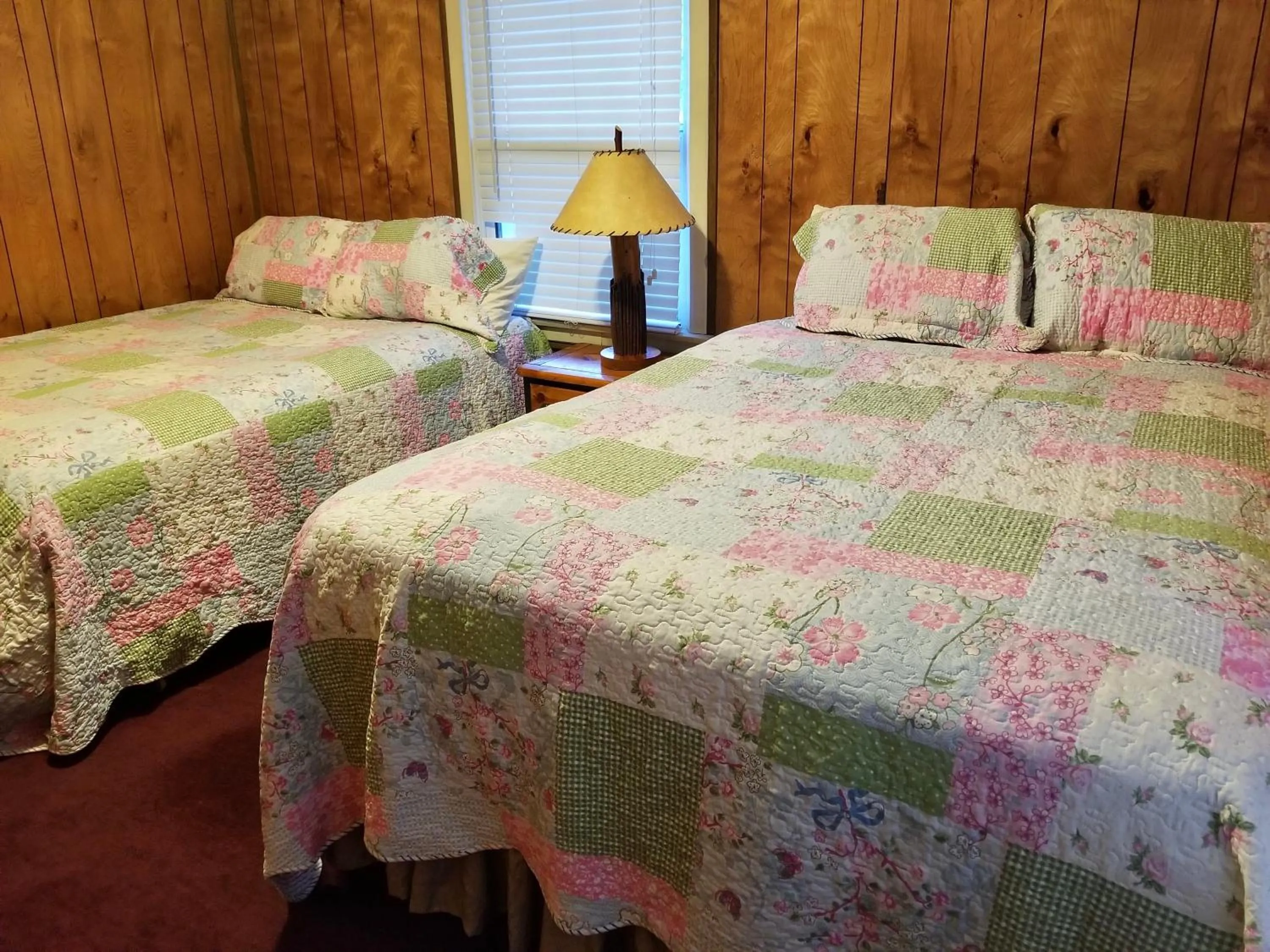 Bedroom, Bed in Grey Squirrel Resort