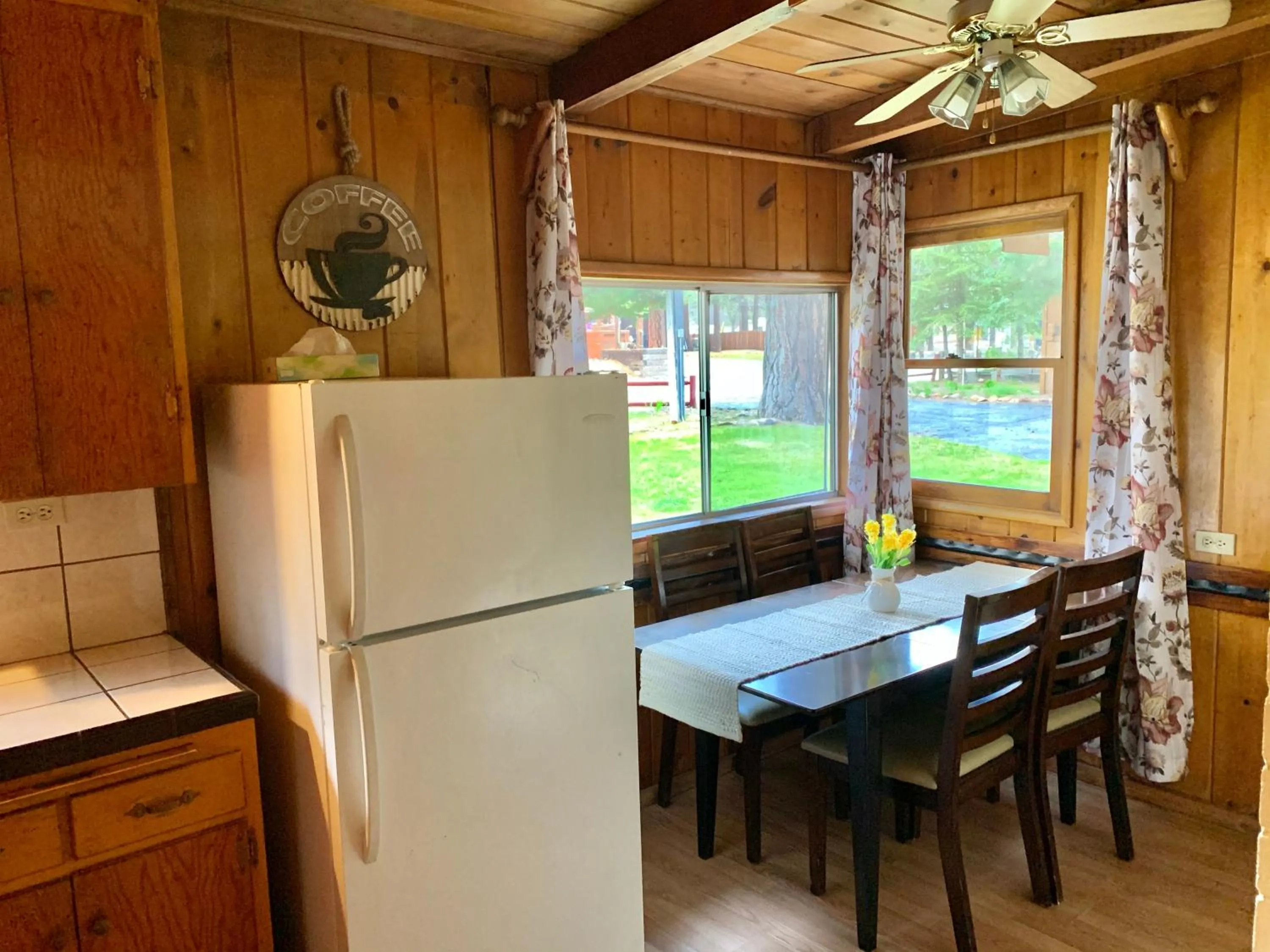 Kitchen or kitchenette in Grey Squirrel Resort