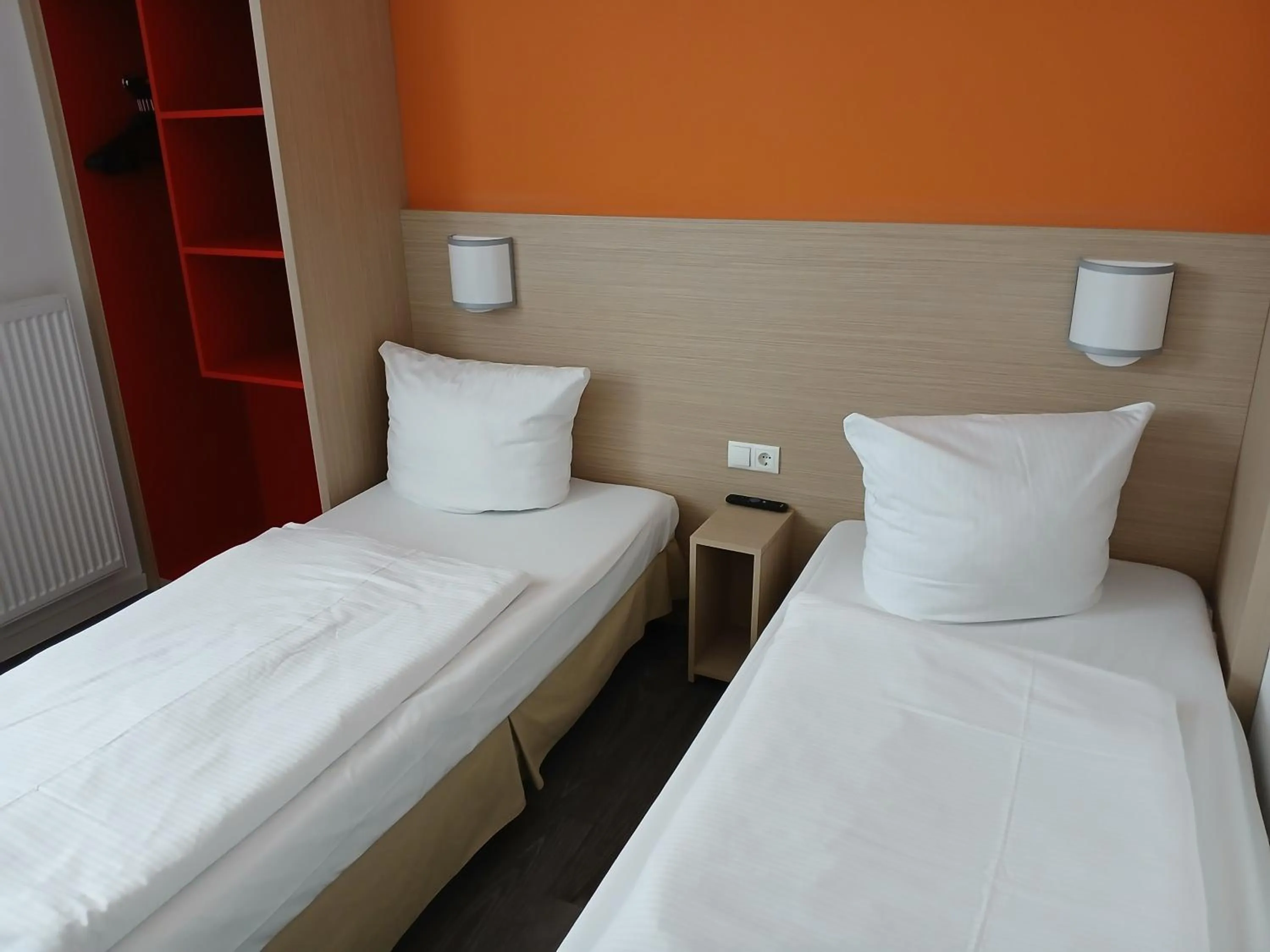 Photo of the whole room, Bed in Hotel am Kieler Schloss by Première Classe