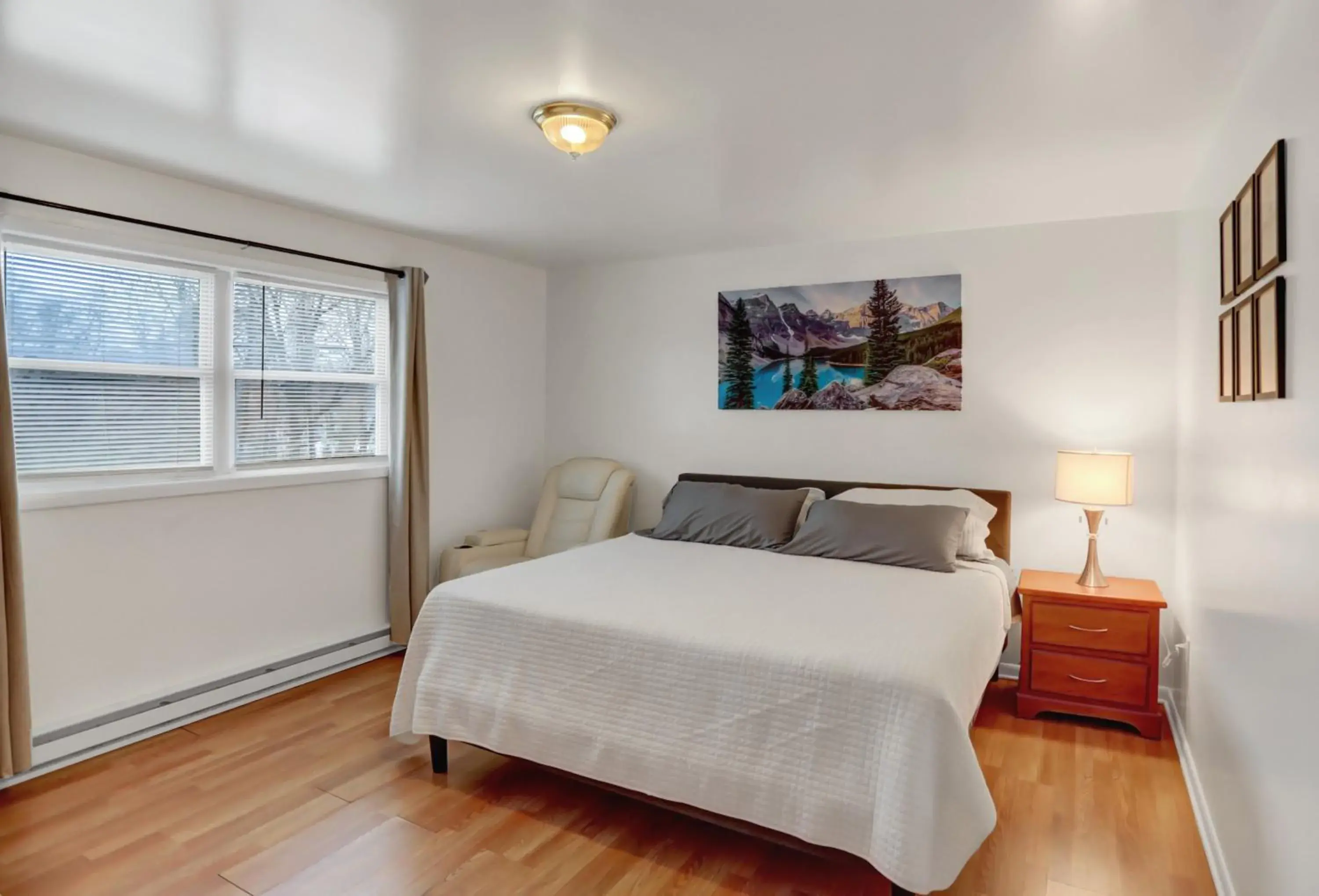 Bedroom, Bed in Halifax Inn Bedroom, Bed in Halifax Inn