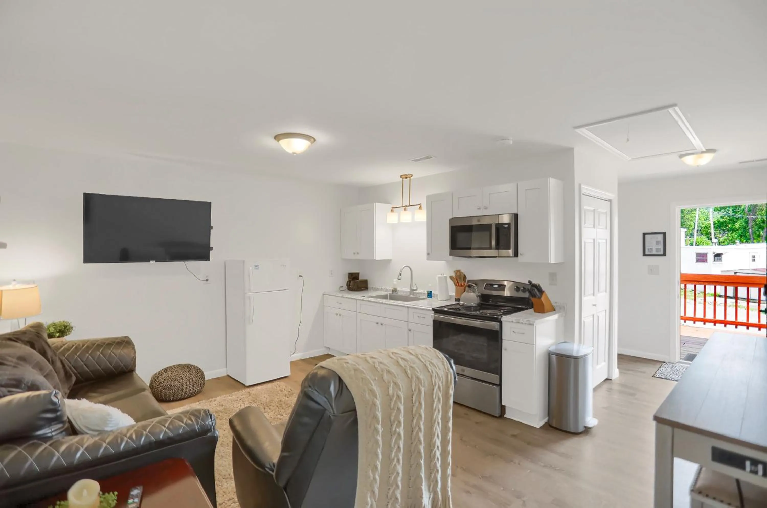 TV and multimedia in Halifax Inn